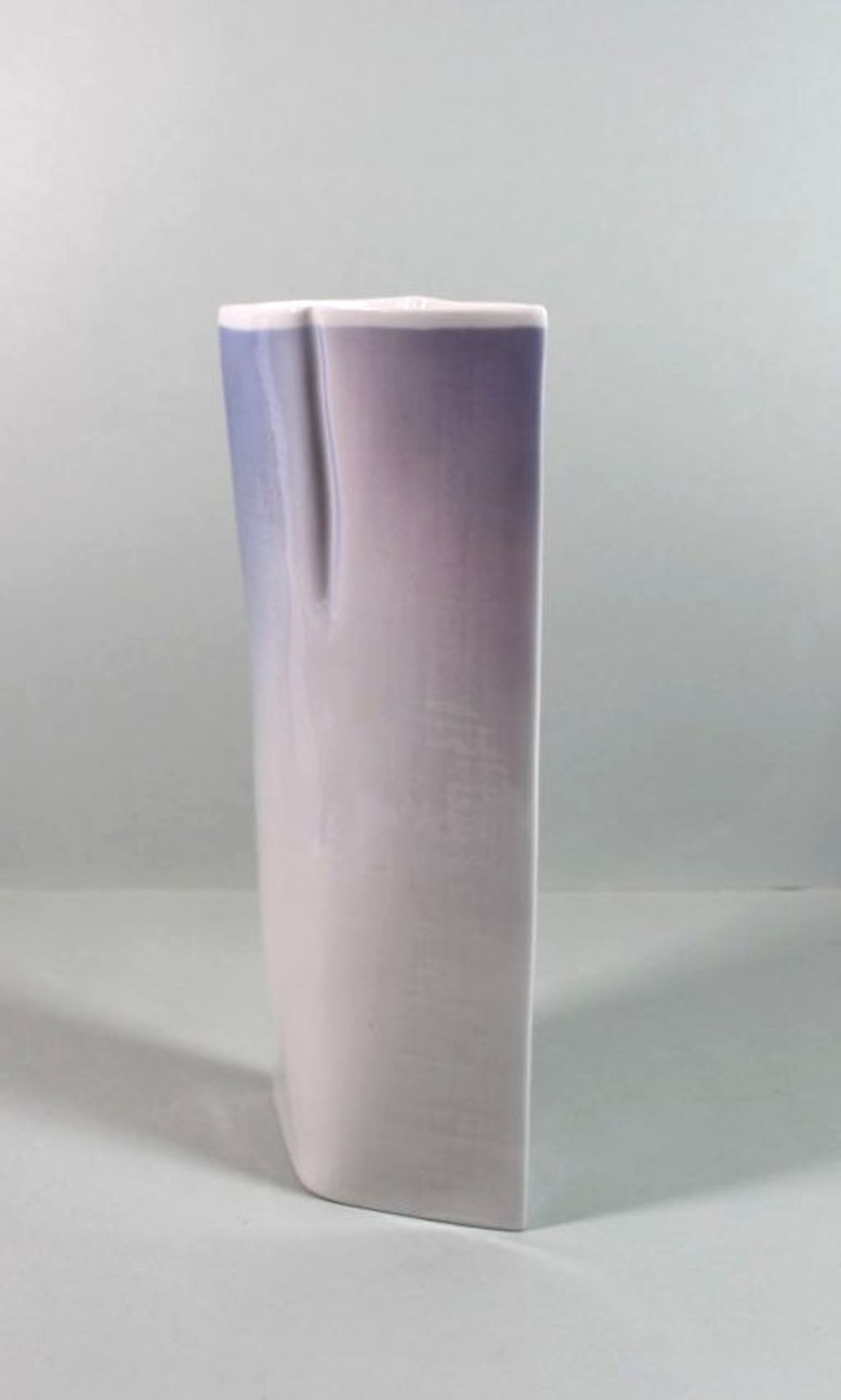 Design-Vase, Rosenthal studio-line, blau/weiß, leicht lüstrierend, signiert, H-24