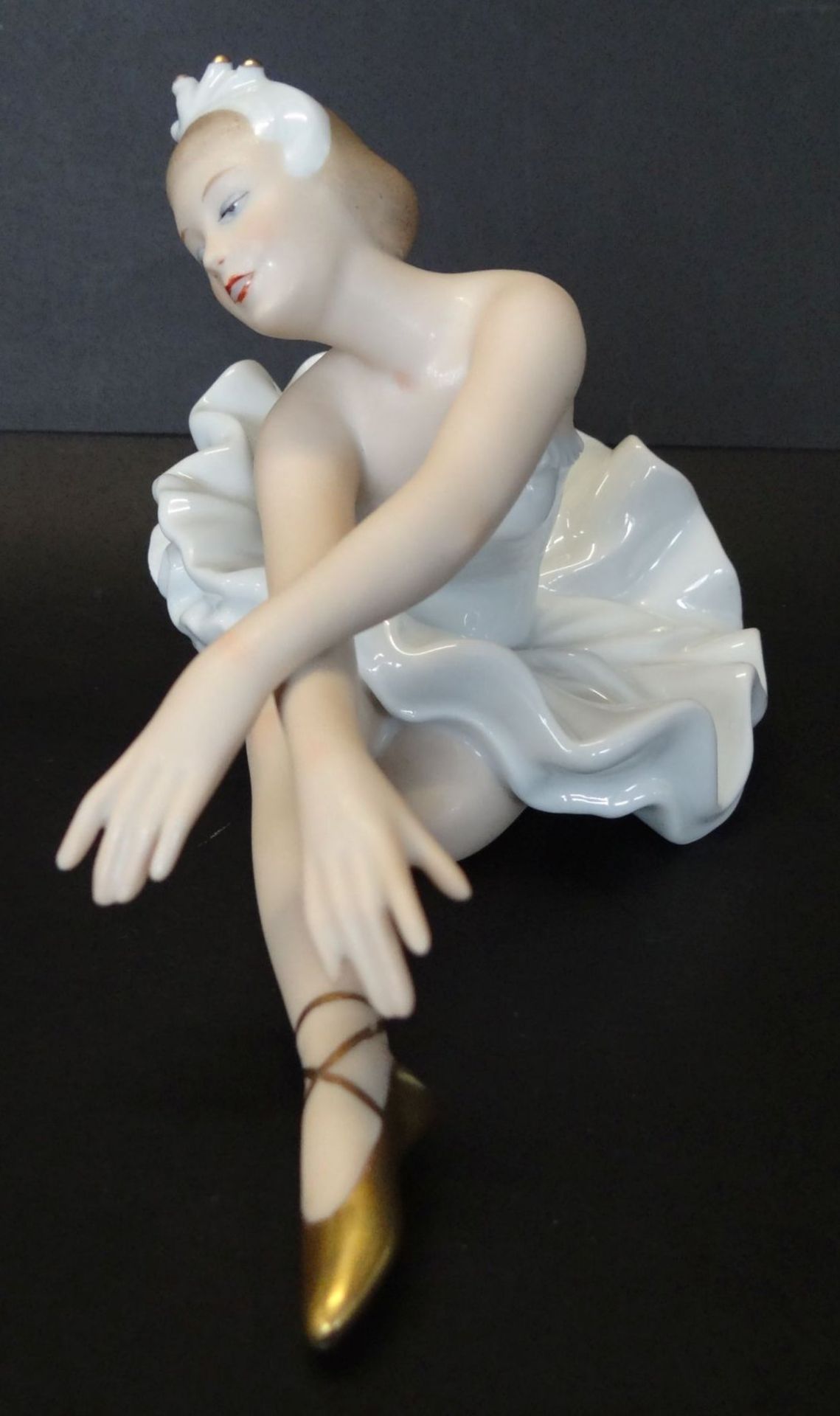 sitzende Ballerina von Wallendorf, Bemalt, H--10 cm, L-20 cm - Bild 3 aus 7