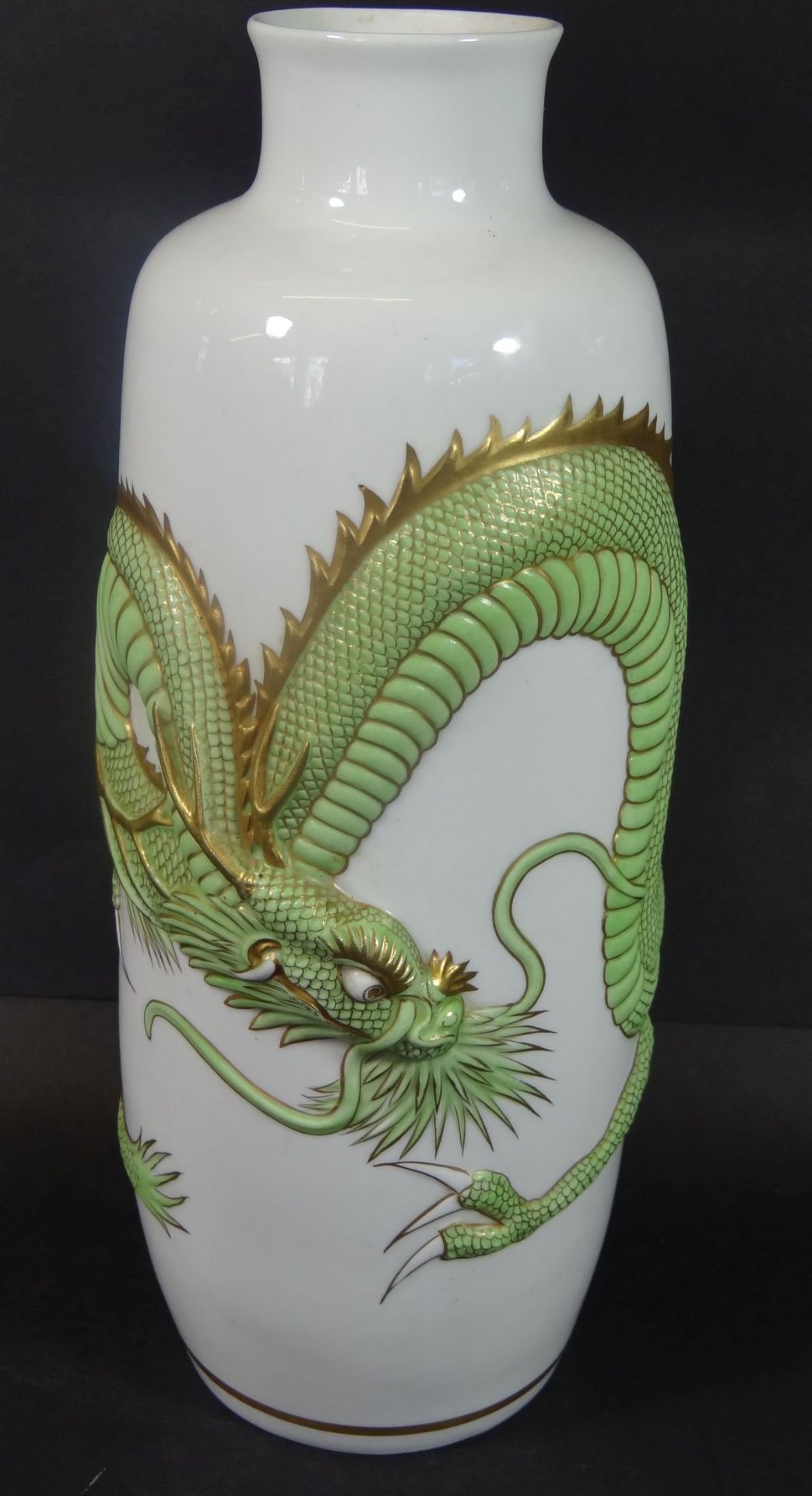 Vase "Fraunreuth", Drachenrelief, grün/gold, gut erhalten, H-28 c