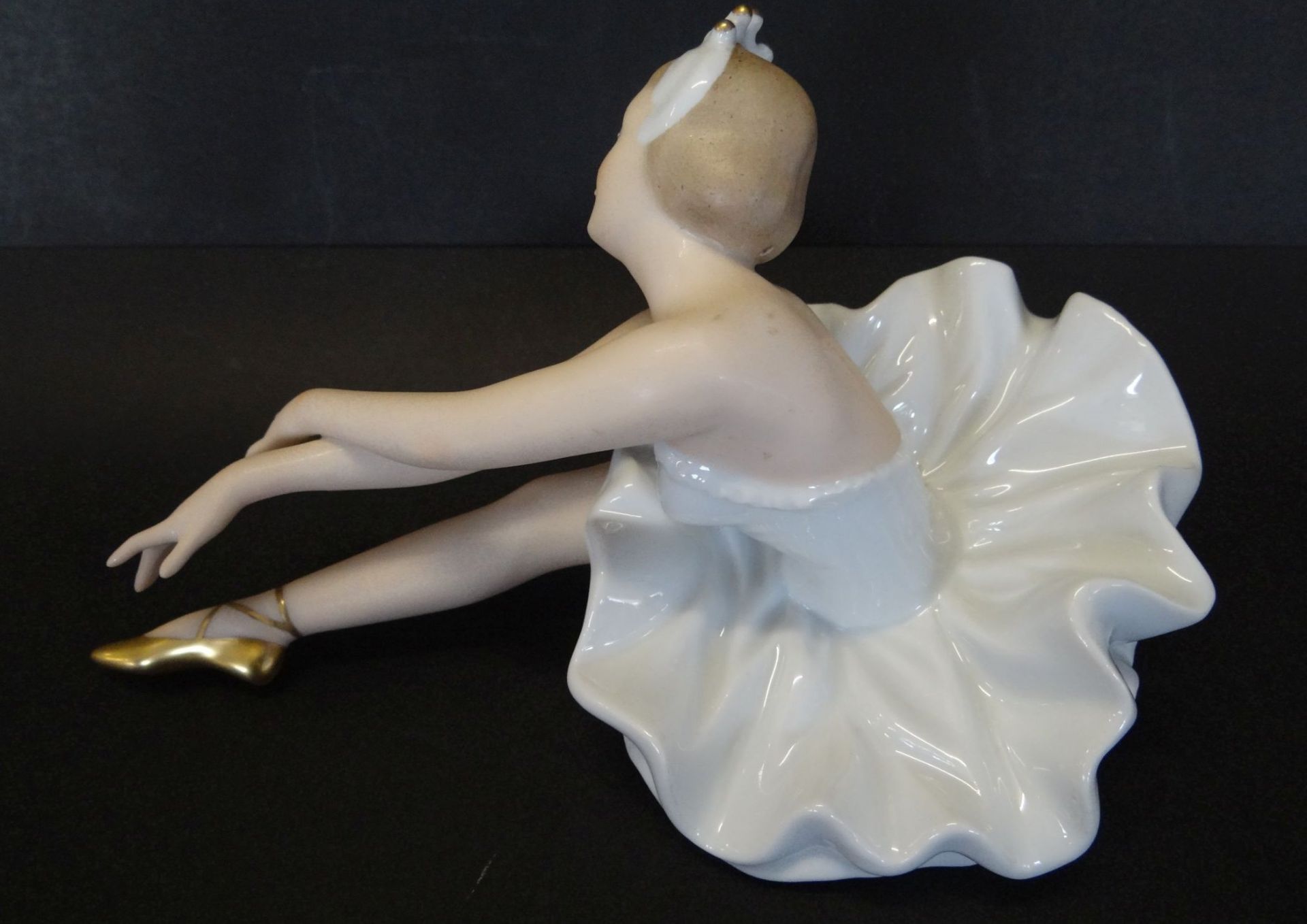 sitzende Ballerina von Wallendorf, Bemalt, H--10 cm, L-20 cm - Bild 5 aus 7