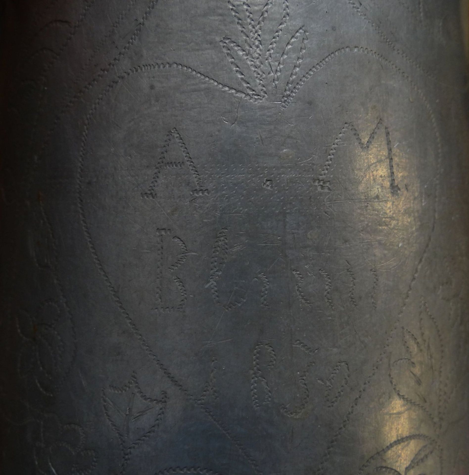 Zinn-Walzenkrug, Gravur datiert 1830, kl. Dellen etc., Alters-u. Gebrauchsspuren, H-25 cm - Bild 9 aus 10