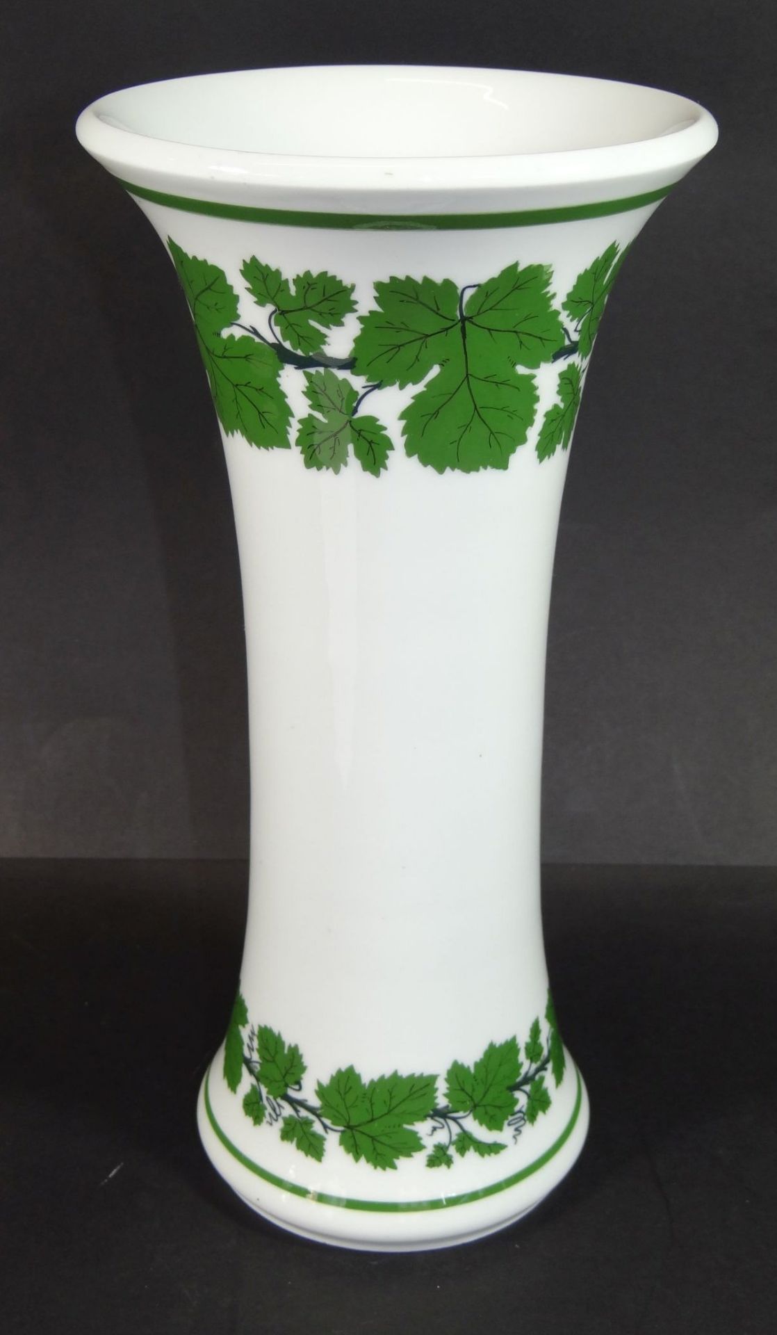 hohe Vase "Meissen" Weinlaub, Jub.-Marke 1910, H-24 cm, 1.Wahl