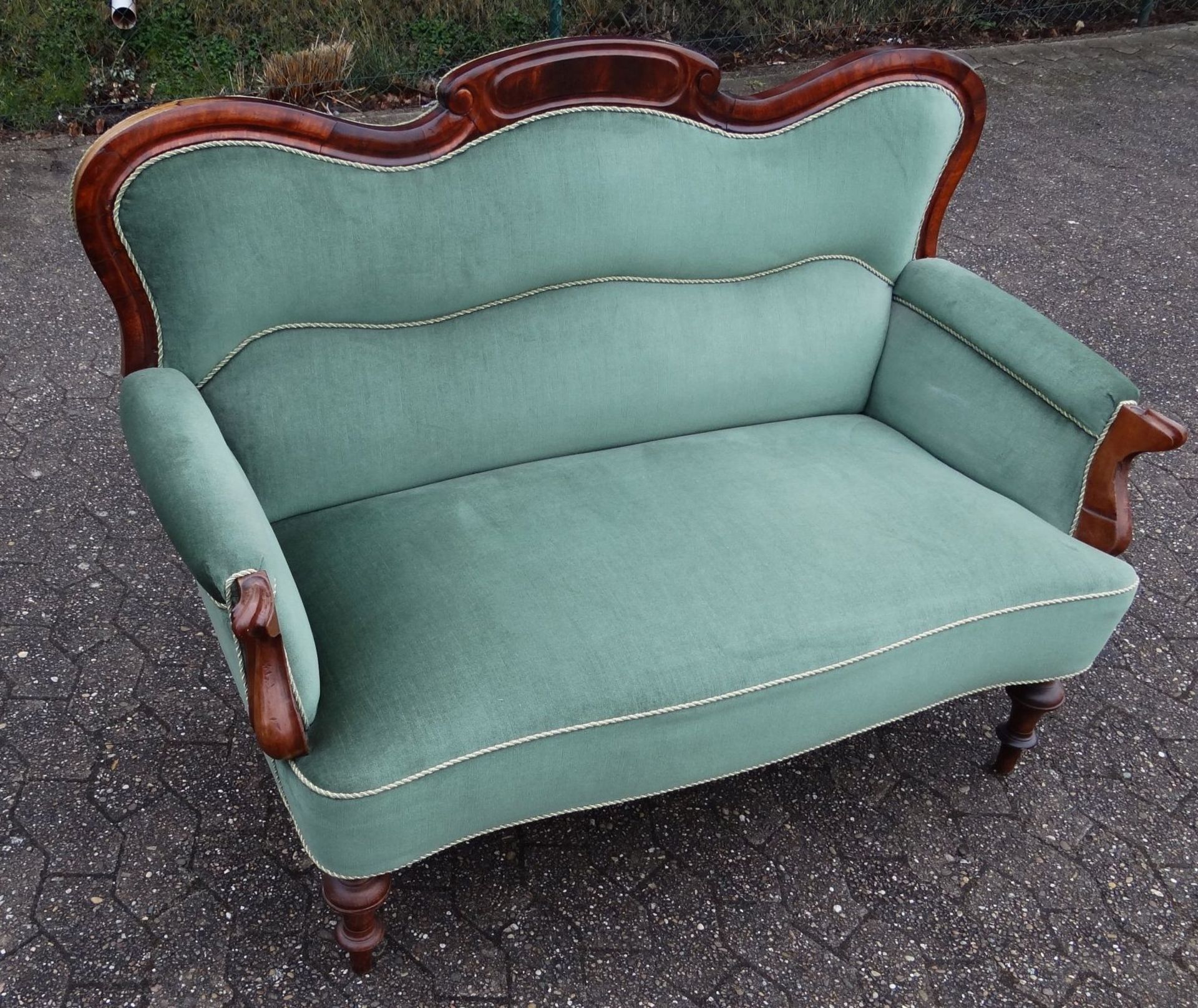 kl. Sofa um 1870, sehr guter Zustand, Federkern, H-100 cm, B-130 cm, T-64 cm, Sitzhöhe 47 c - Bild 3 aus 6
