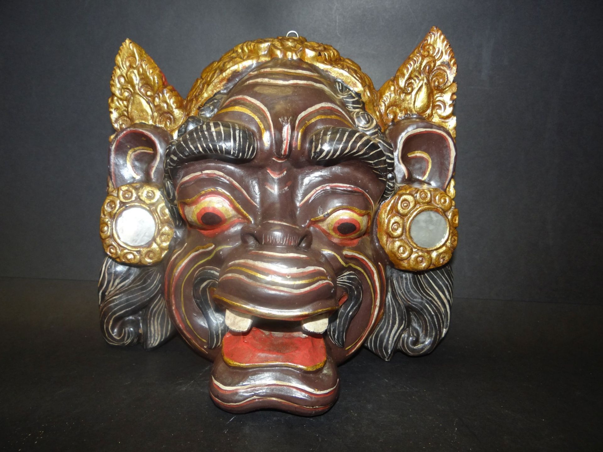 Holz-Dämonenmaske, farbig gefasst, wohl Indonesien, 22x25 c