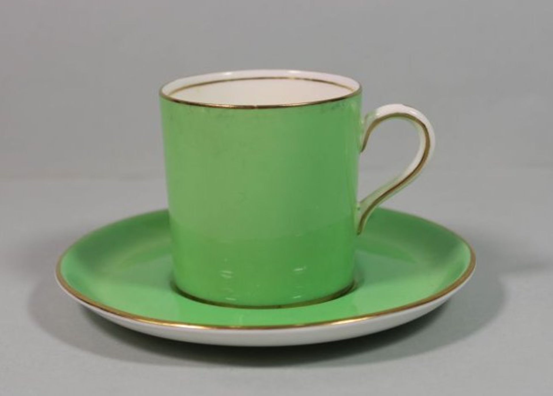 Moccatasse mit U.T., Aynsley, England, grün, Tasse H-5,3cm.
