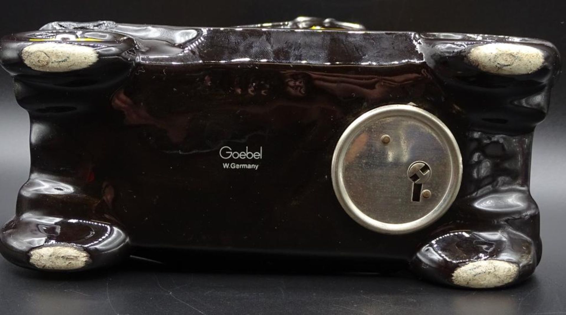 Spardose in Form eines Oldtimers von "Goebel",Schlüssel nicht anbei,H-12cm,L-16c - Bild 4 aus 4
