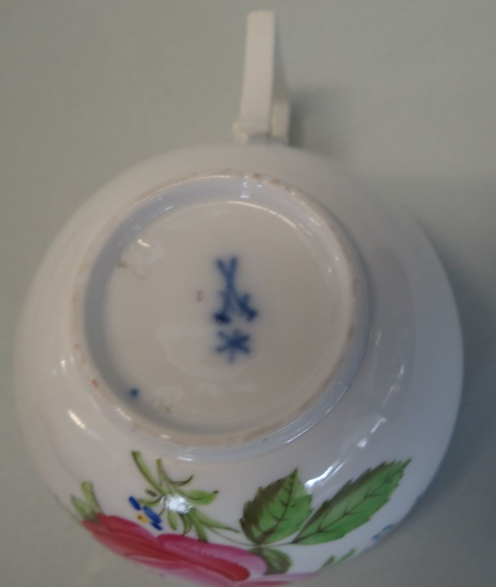 einzelne Tasse, "Meissen" um 1840, rote Rose Alters-u. Gebrauchsspuren - Bild 6 aus 7