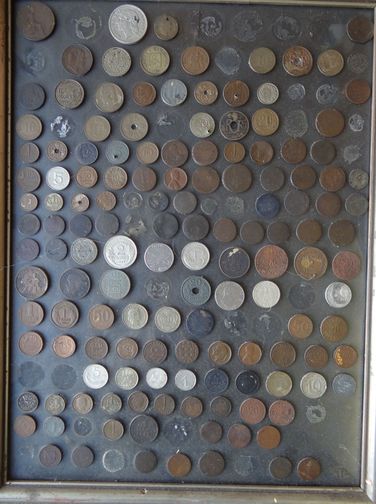 über 100 Kleinmünzen, eingeklebt und gerahmt, wohl alle We - Bild 2 aus 2