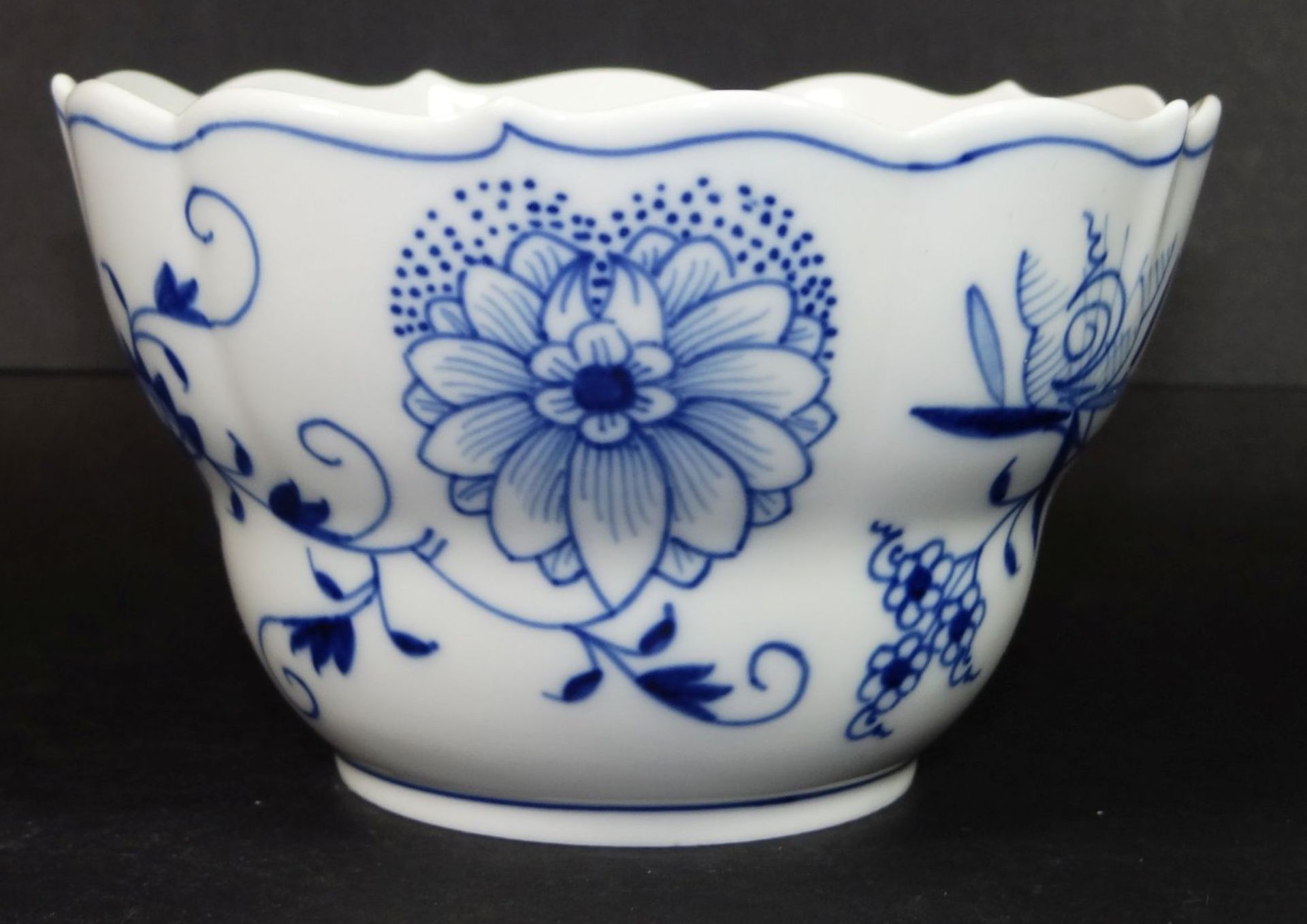 tiefe Schale " Meissen" Zwiebelmuster , H-7,5 cm, D-12 cm, Schwerter durchschliffen