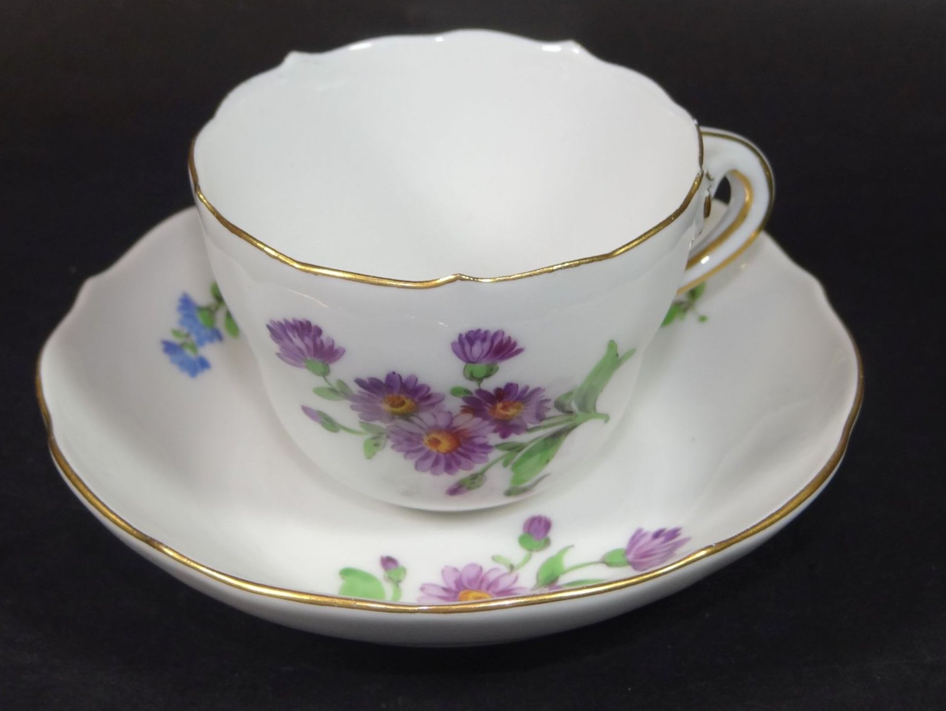 Mocca-Tasse mit U.T, "Meissen" Feldblumen, Schwertermarke durchschliffen