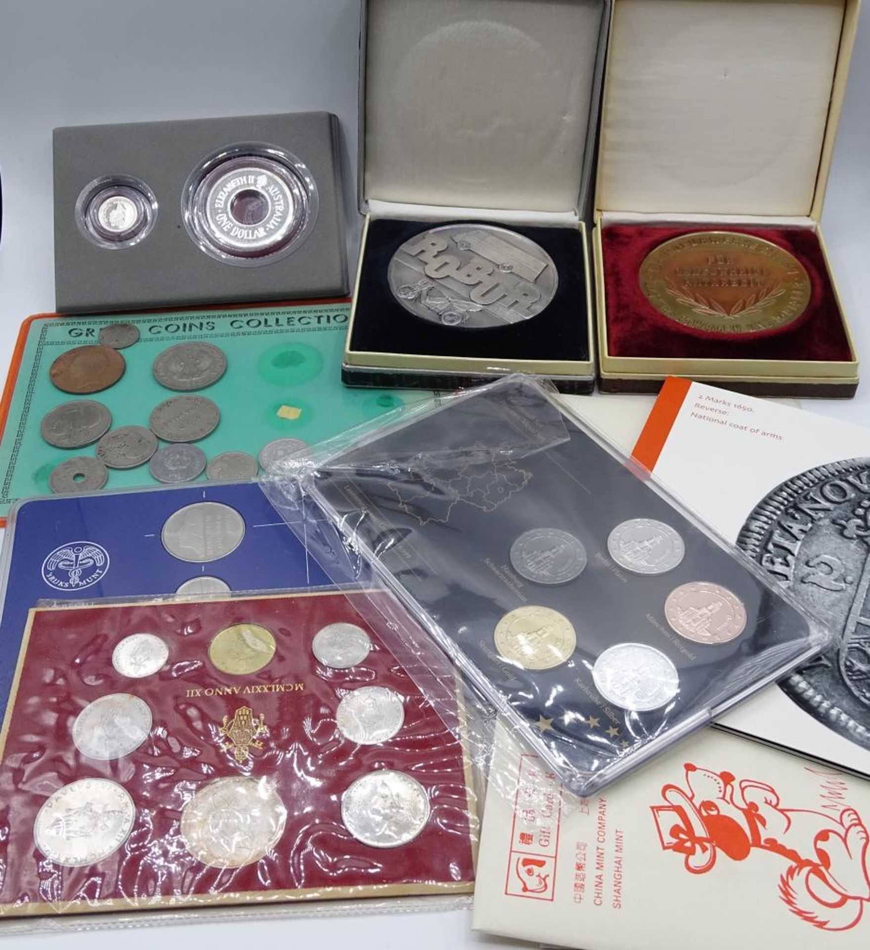 Koffer mit div. Münzen aus aller Welt, tw. Silber, Schützenabzeichen,Plaketten et - Bild 7 aus 10