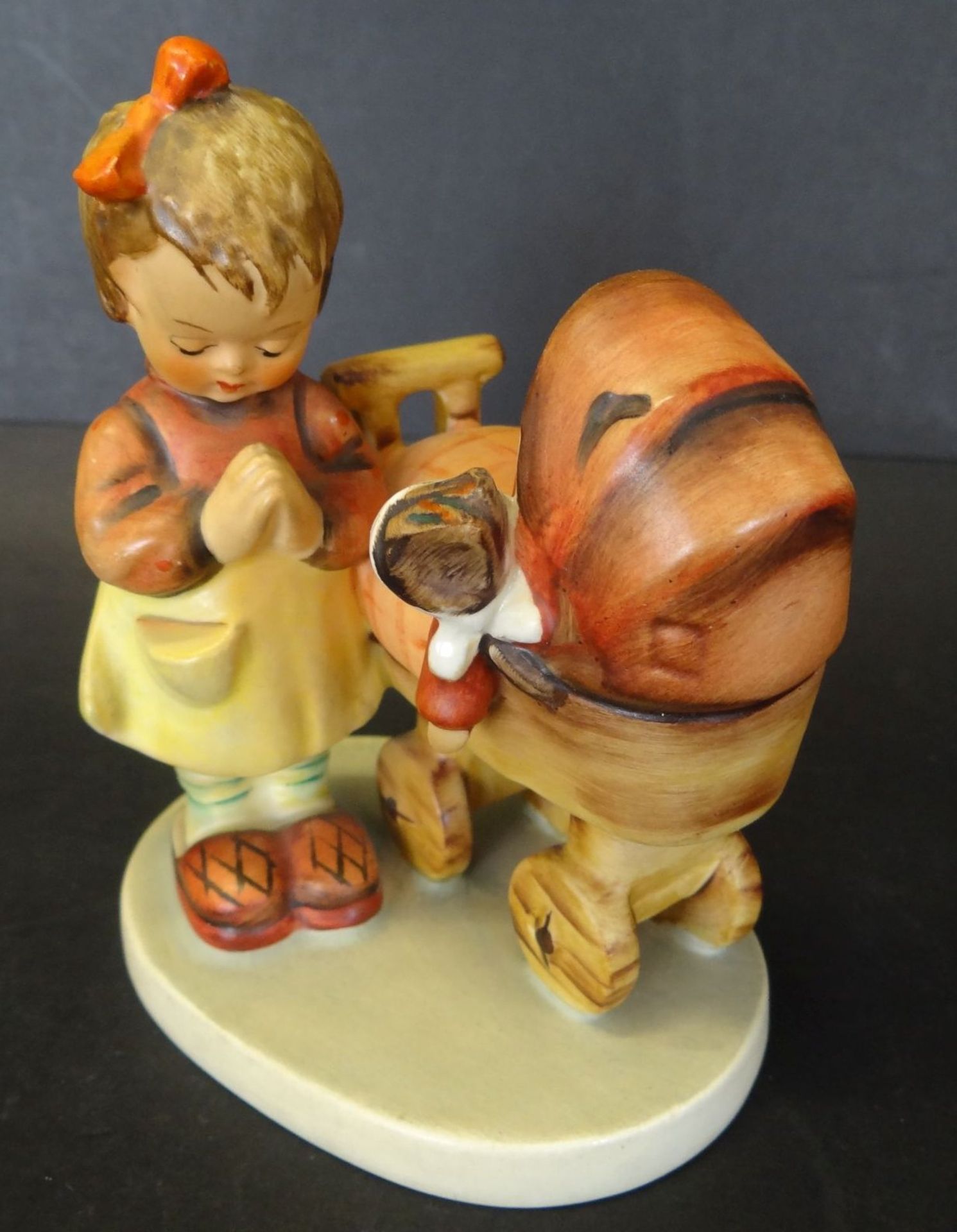 Hummel-Figur, Mädchen mit Puppenwagen, H-11 cm, L-9 c - Bild 5 aus 6