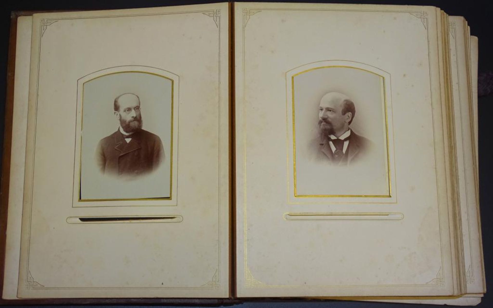 Album mit Fotos aus ca.1890,Band guter Zustand,Einband lose, 81 Stück,sowie ein paar los - Bild 2 aus 10