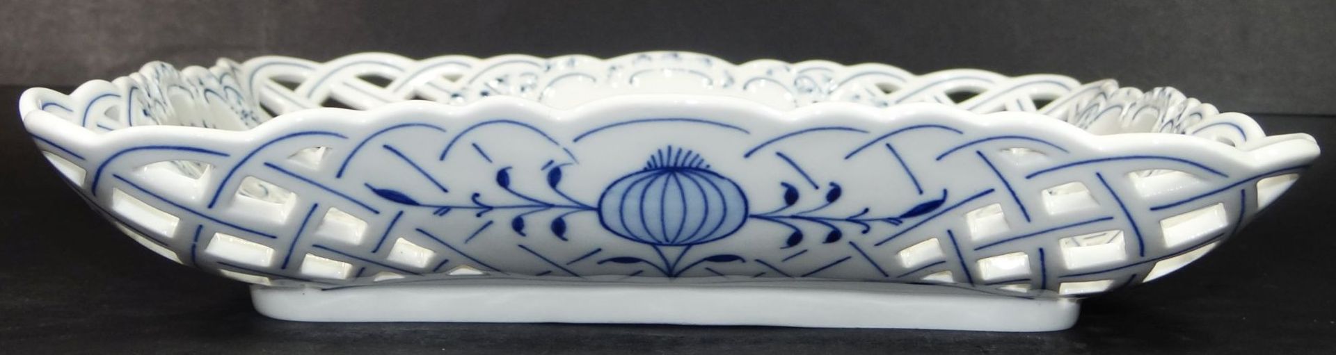 eckige Schale mit Durchbruchrand "Meissen" Zwiebelmuster, H-4 cm, 23x23 cm, 1.Wahl - Bild 2 aus 4