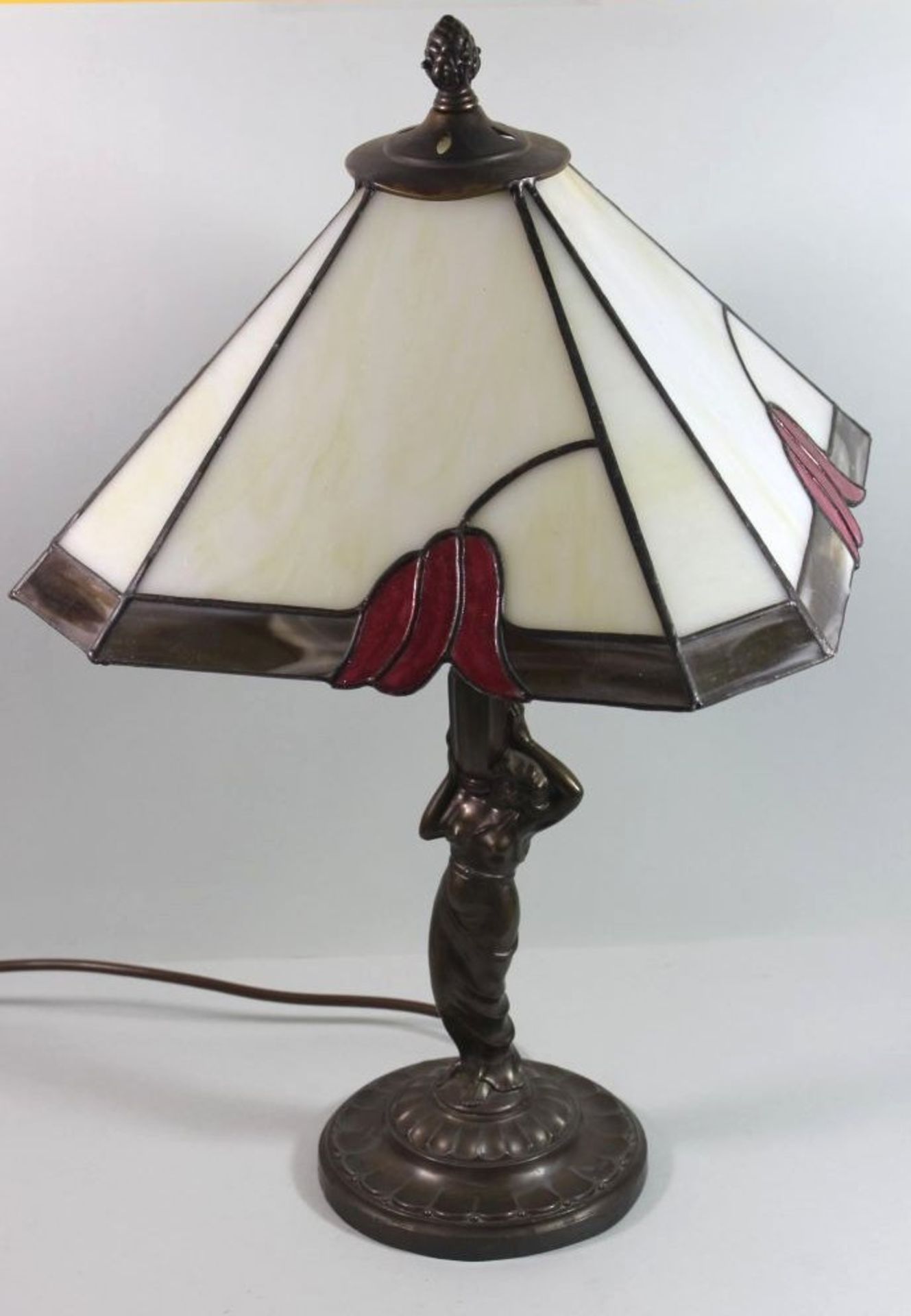 Tischlampe mit figürl. Stand, Glasschirm, H-53cm.