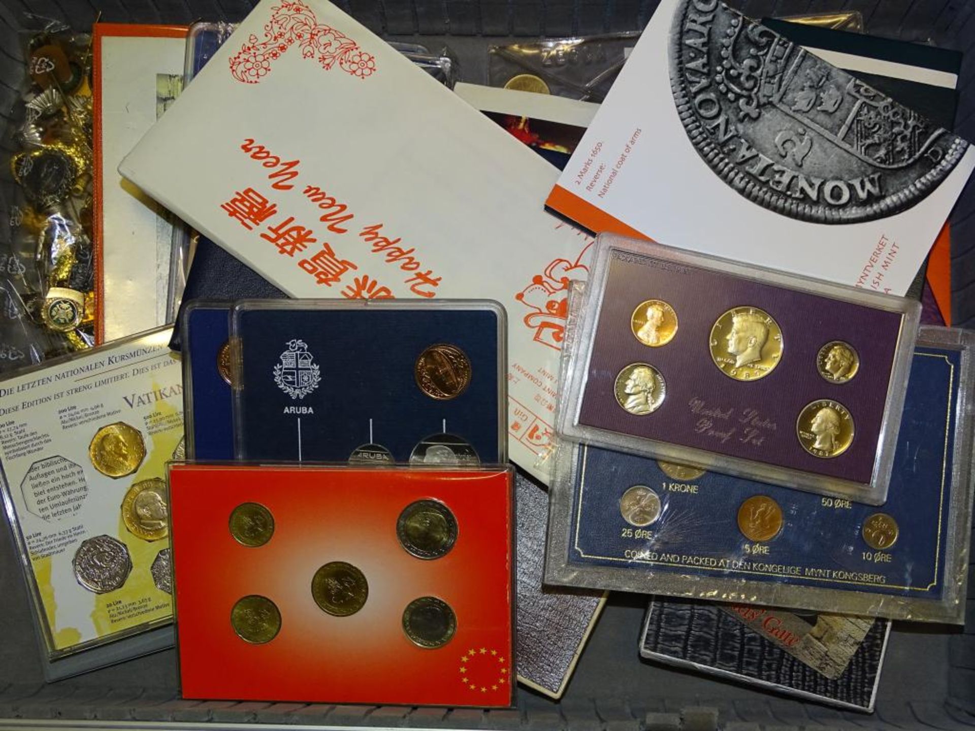 Koffer mit div. Münzen aus aller Welt, tw. Silber, Schützenabzeichen,Plaketten et - Bild 10 aus 10