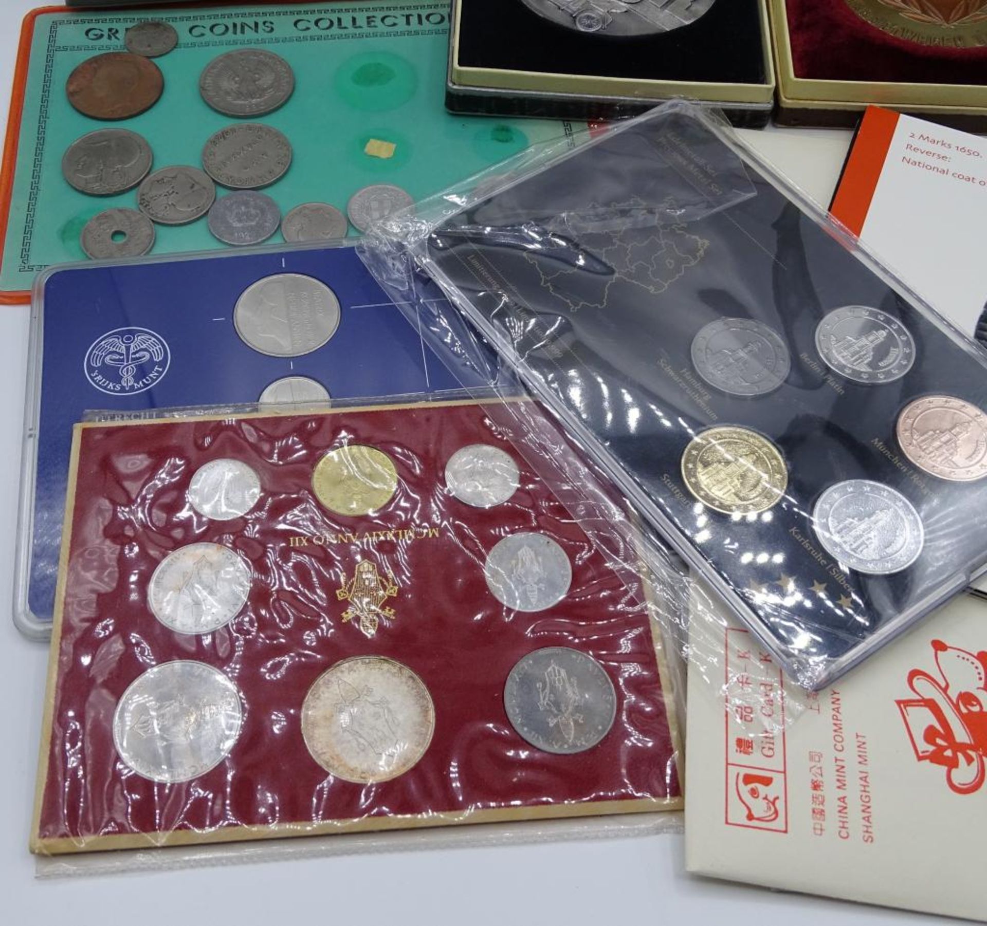 Koffer mit div. Münzen aus aller Welt, tw. Silber, Schützenabzeichen,Plaketten et - Bild 8 aus 10