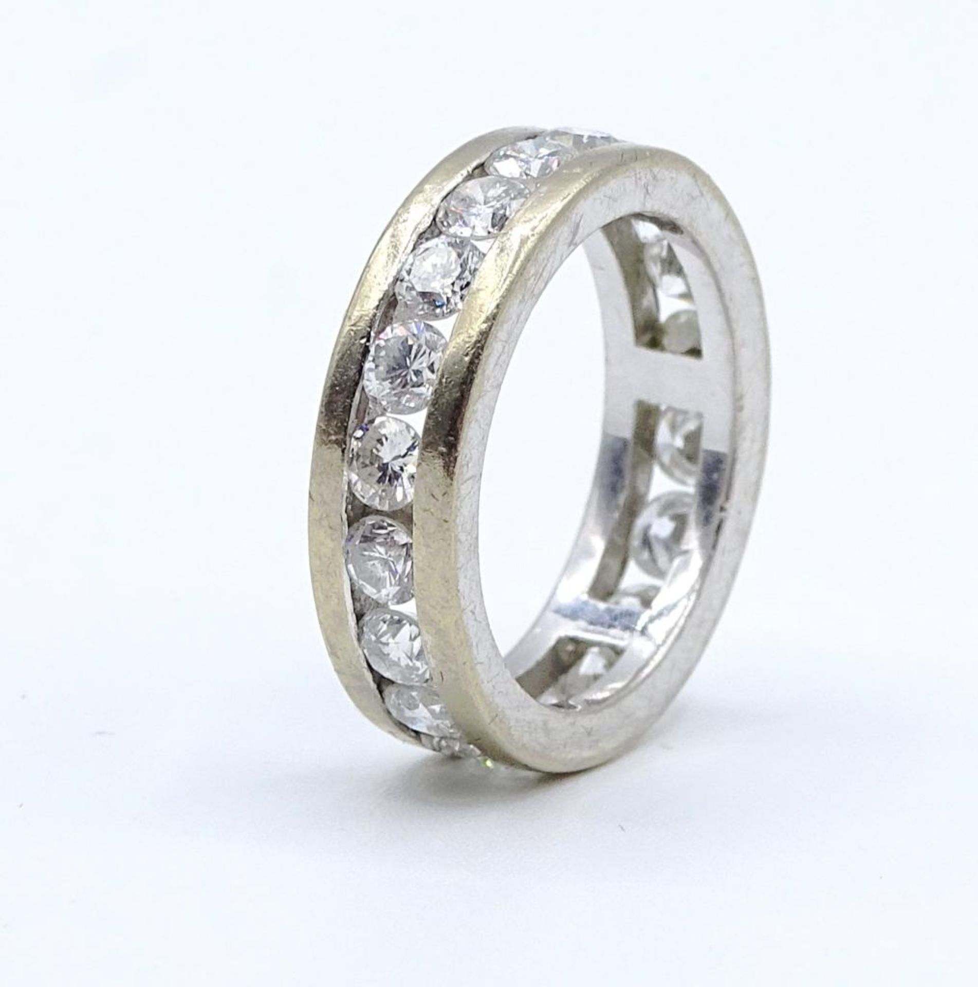 Memory Ring, 585er WG, 20 Brillanten zus. 2,0ct.,w/si,6,02gr. RG 50,Schiene weist Tragespuren auf - Bild 2 aus 6