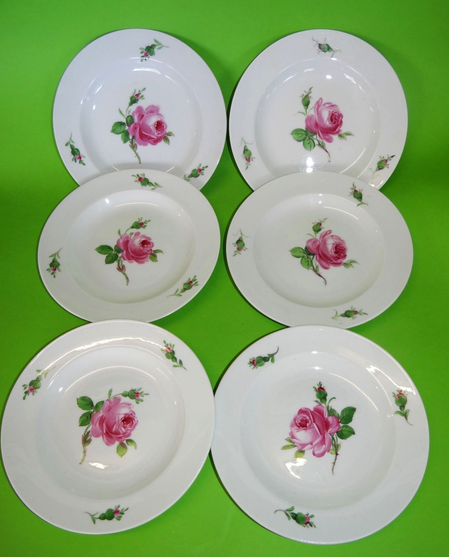 6 Mittelteller "Meissen", rote Rose,, Schwerter durchschliffen, 1x Unterseite minimaler Chip