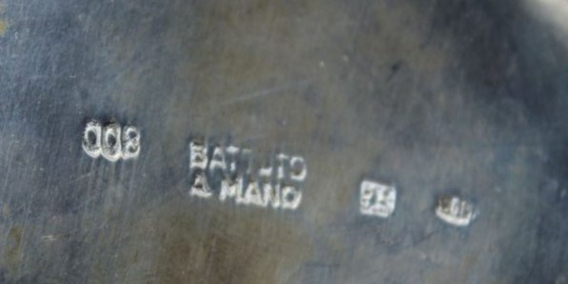 800er Silber Vase, gemarkt "800 Battudo a mano 29 P.", Hammerschlagdekor, 200gr., leider eine Beule, - Bild 2 aus 3
