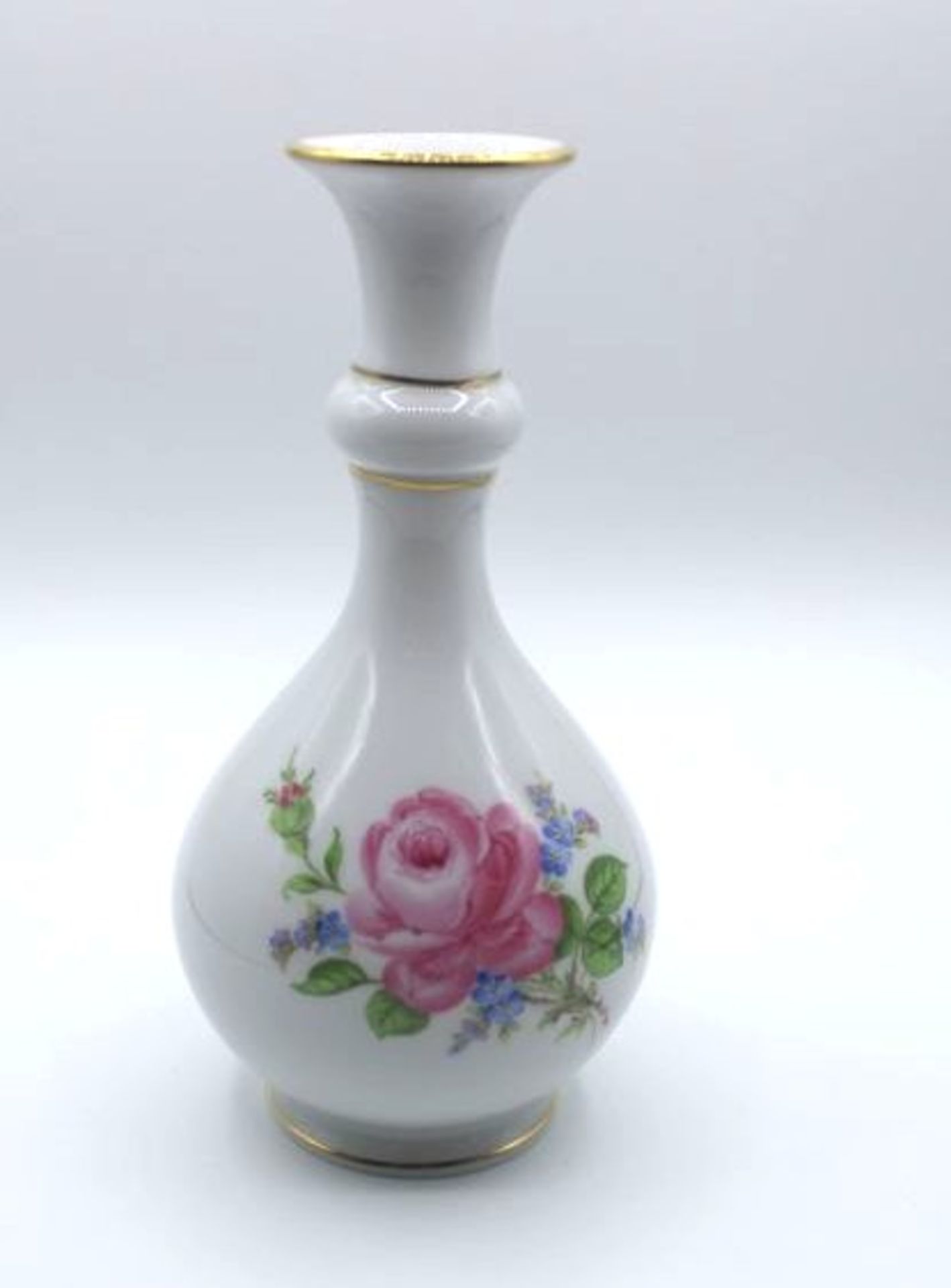 Vase, Meissen, Schwertermarke 1. Wahl, Rosenbemalung, H-19cm.