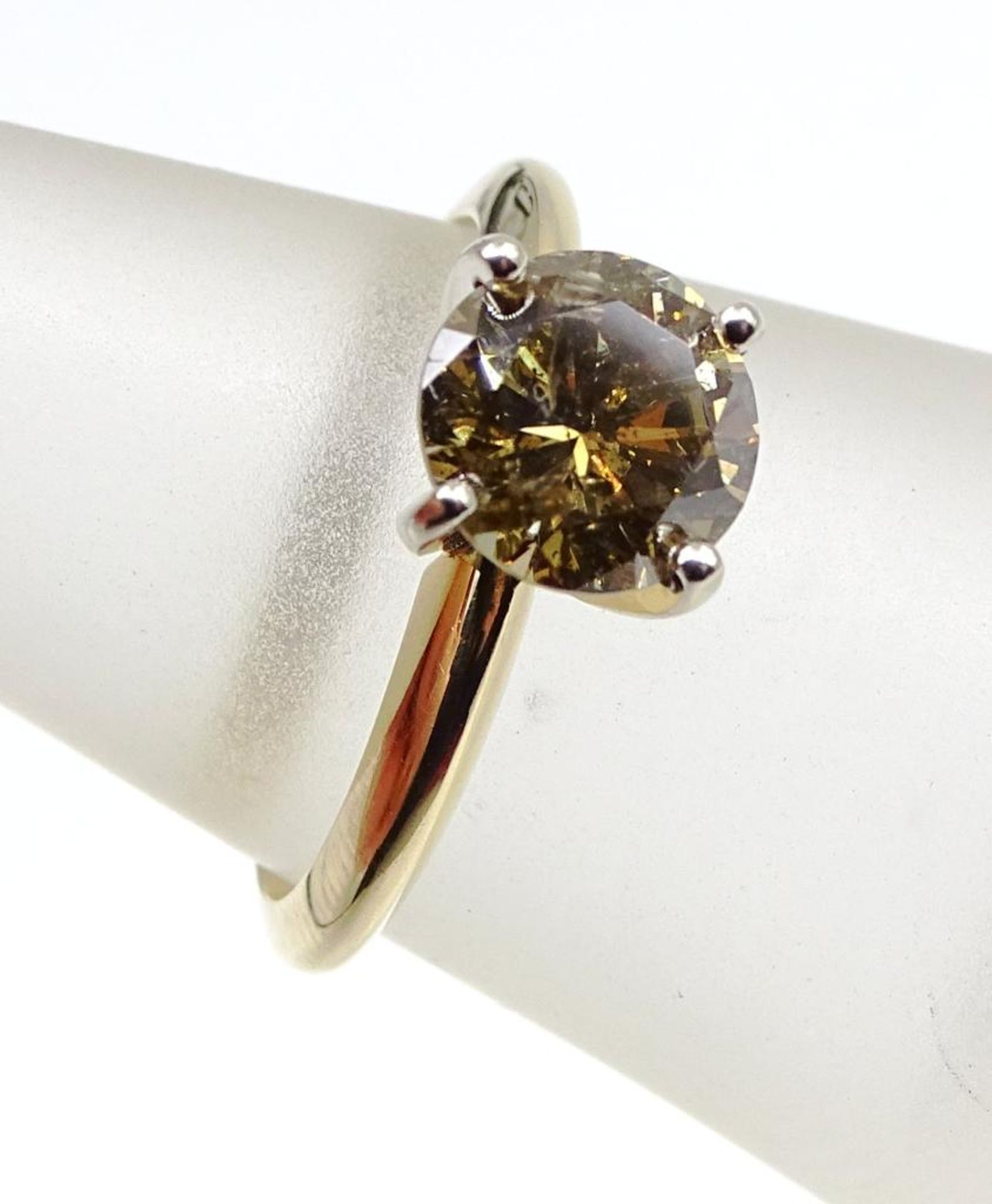 Brillant-Solitär-Ring, 585er GG ,Champagnerfarbiger Brillant ca. 1,5ct., seitl.ein Abplatzer,sowie - Bild 4 aus 9