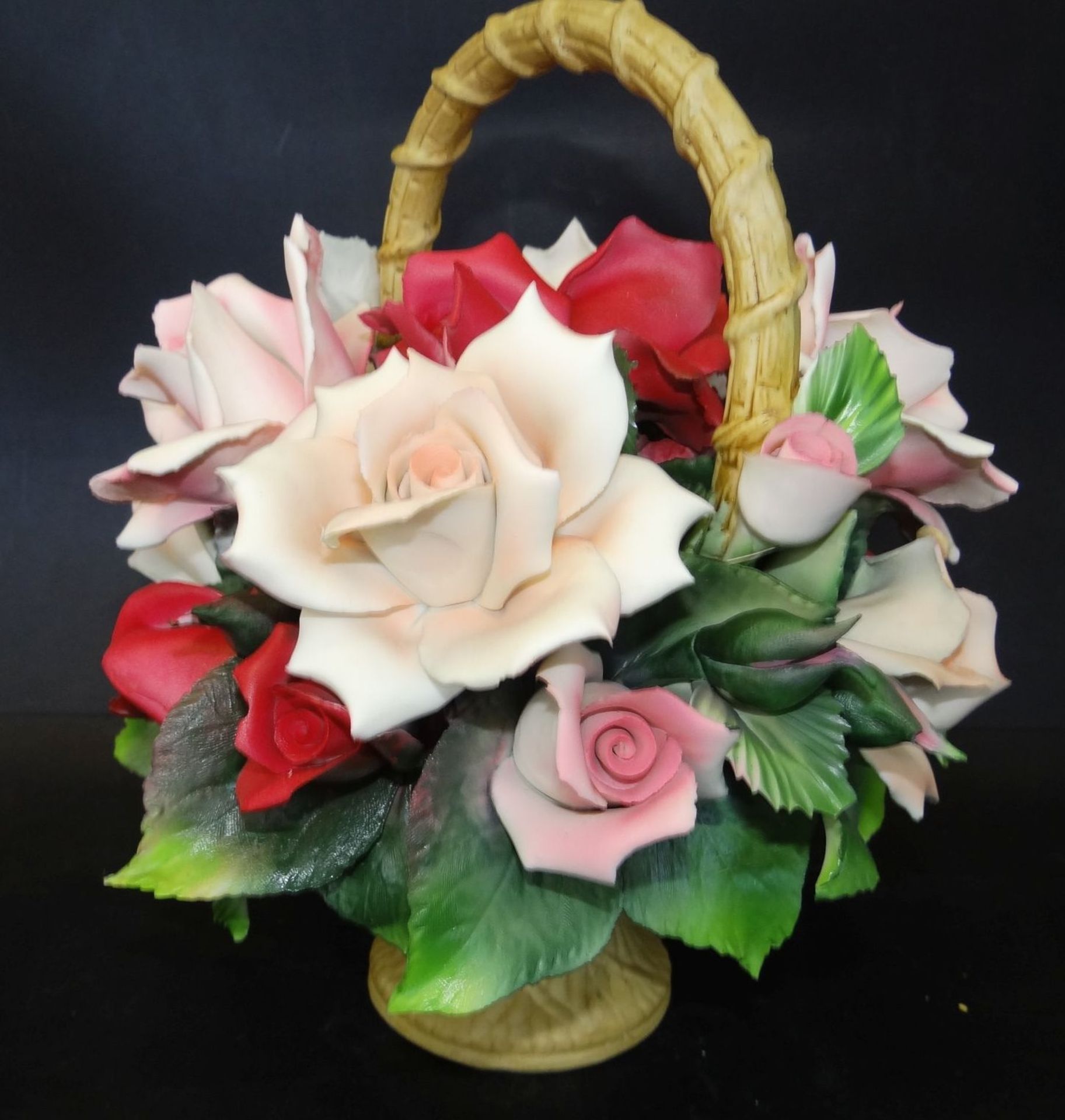 grosser Rosenkorb von Franklin Mint, 1992, als Tischdekoration,rote Rosen, H-24 cm, B-18cm, einige - Bild 2 aus 6