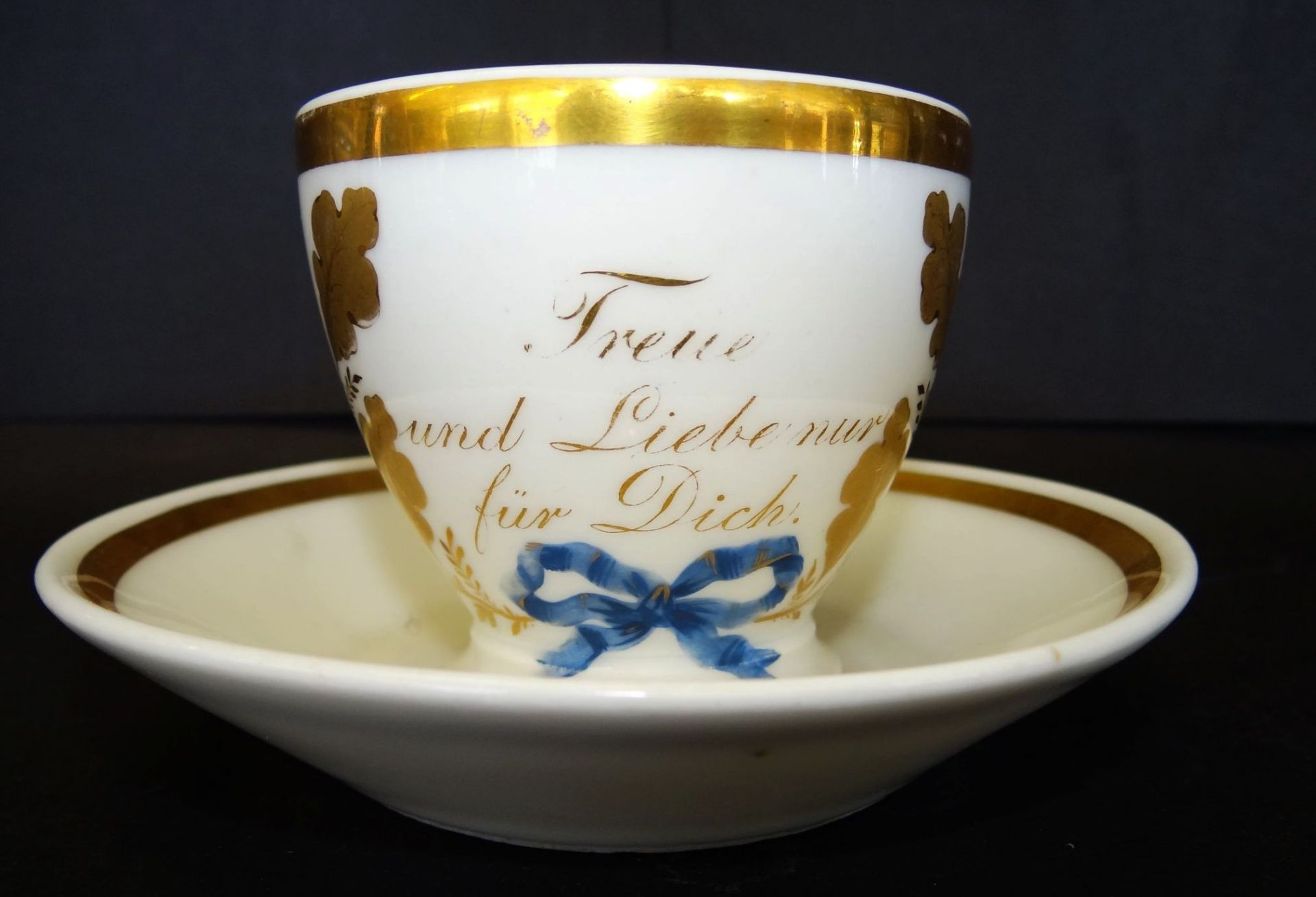 Biedermeier Tasse mit U.T., Goldstaffage, Spruch "Liebe und Treue nur für dich", Alters-u. - Bild 2 aus 5