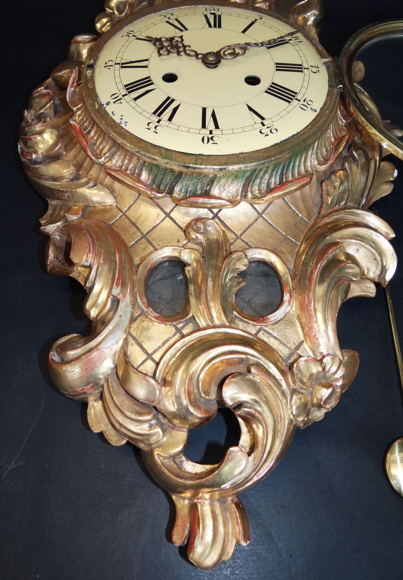 gr. Kartell-Uhr, Holz vergoldet, , H-62 cm, B-32 cm, guter Zustand, leider falsches , zu langes - Bild 5 aus 10