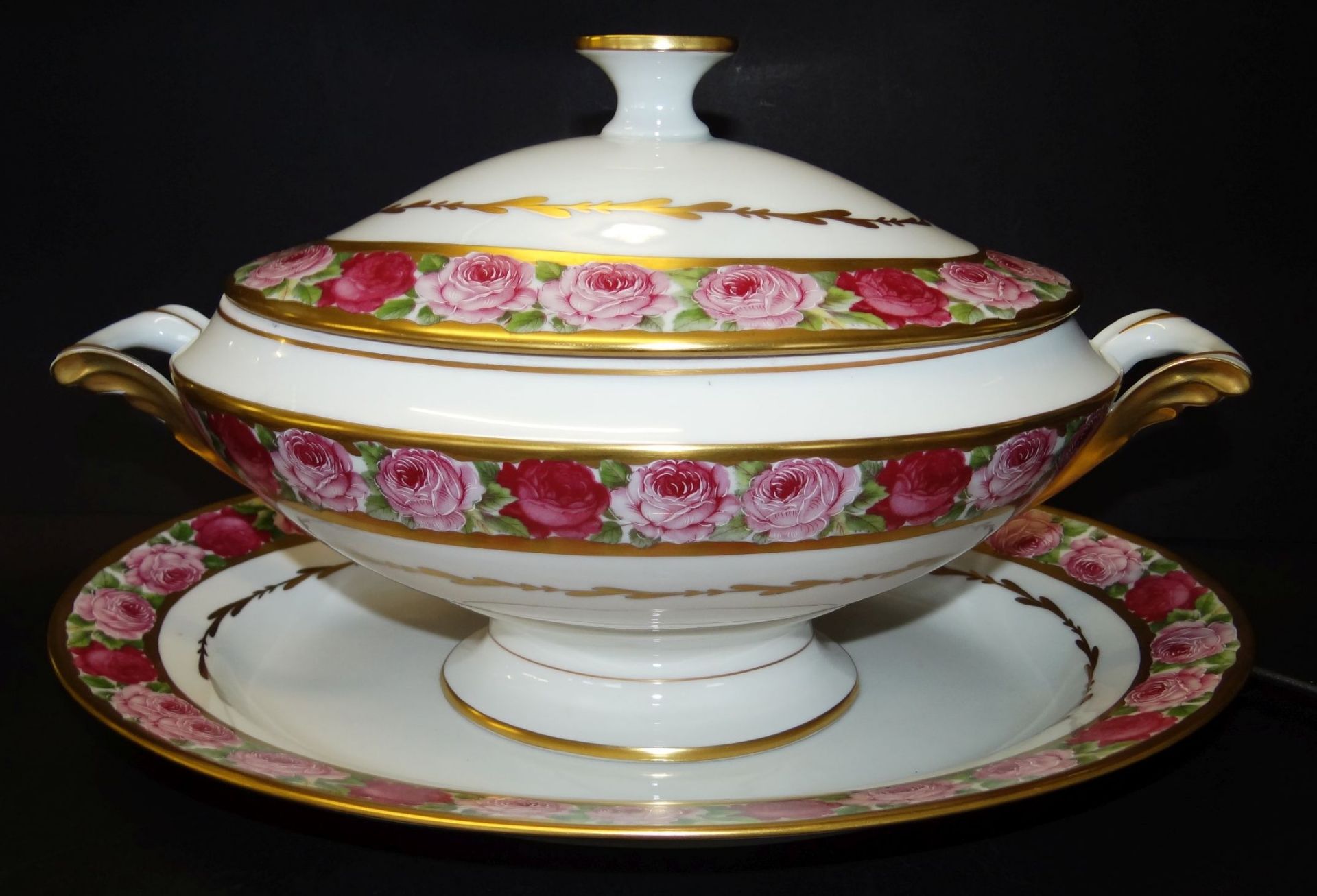 Speiseservice "Limoges" mit Rosendekor, für 6 Personen, um 1900, 37 Teile, gut erhalte