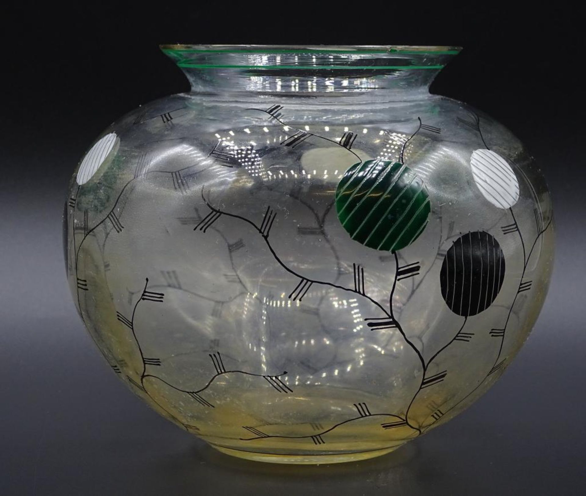 Kugelförmige Glasvase,emailliert,H- 11cm, d- 12 cm, Alters-u. Gebrauchsspure