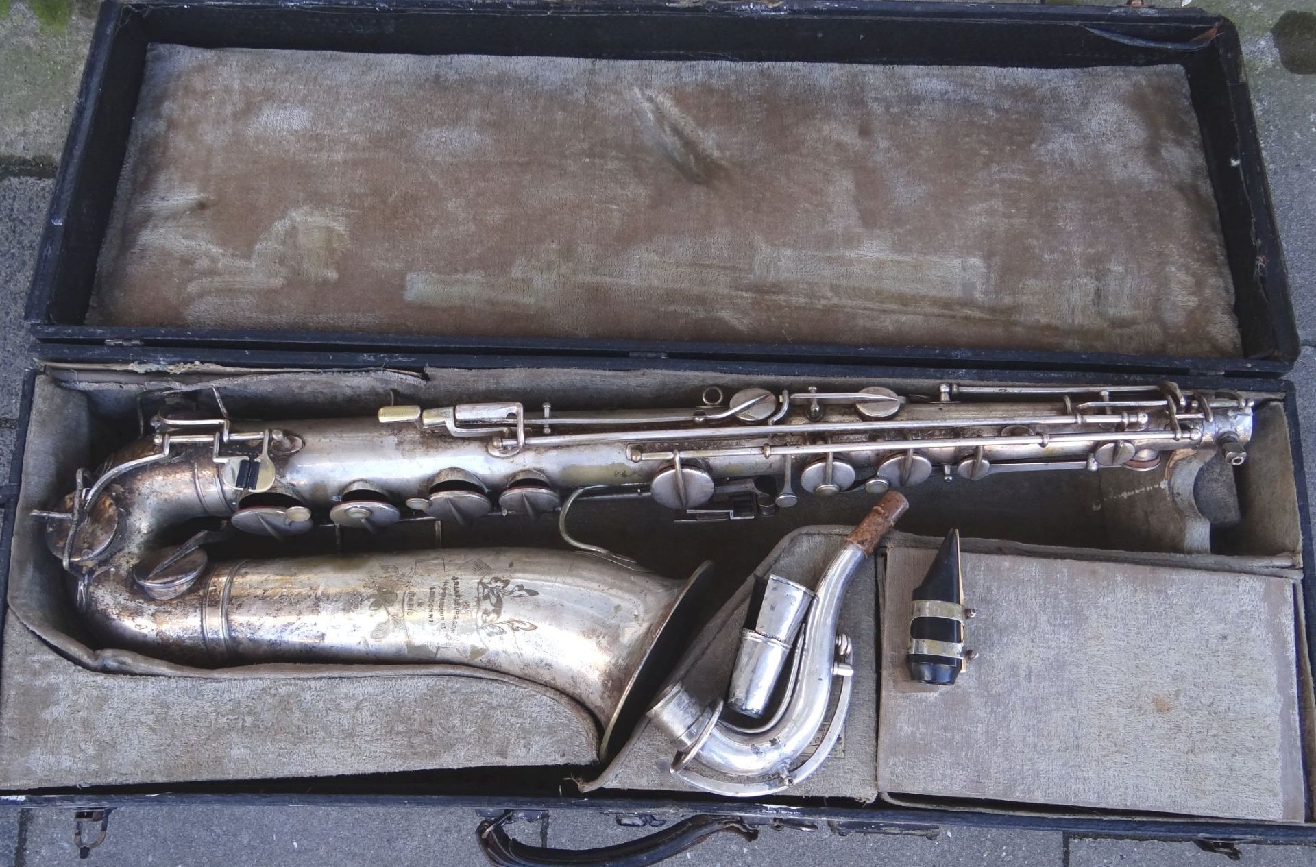 gr. Saxophon "J.R.Lafleur&Sons" London/Paris in Koffer (80x27 cm) Alters-u. Gebrauchsspuren