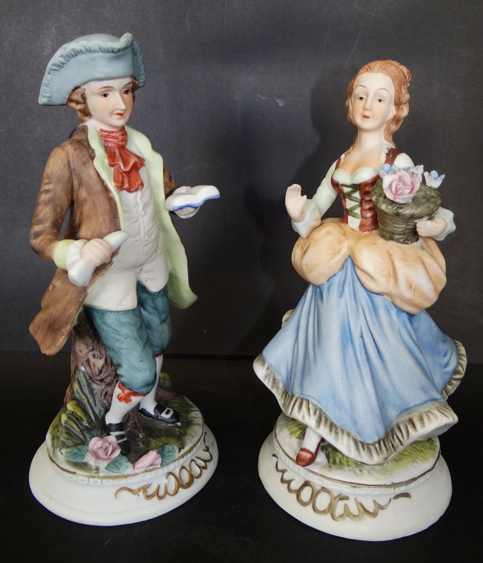 2x Bisquitporzellanfiguren "Junges Paar" bemalt, H-22 cm, Dame geklebt. - Bild 2 aus 4