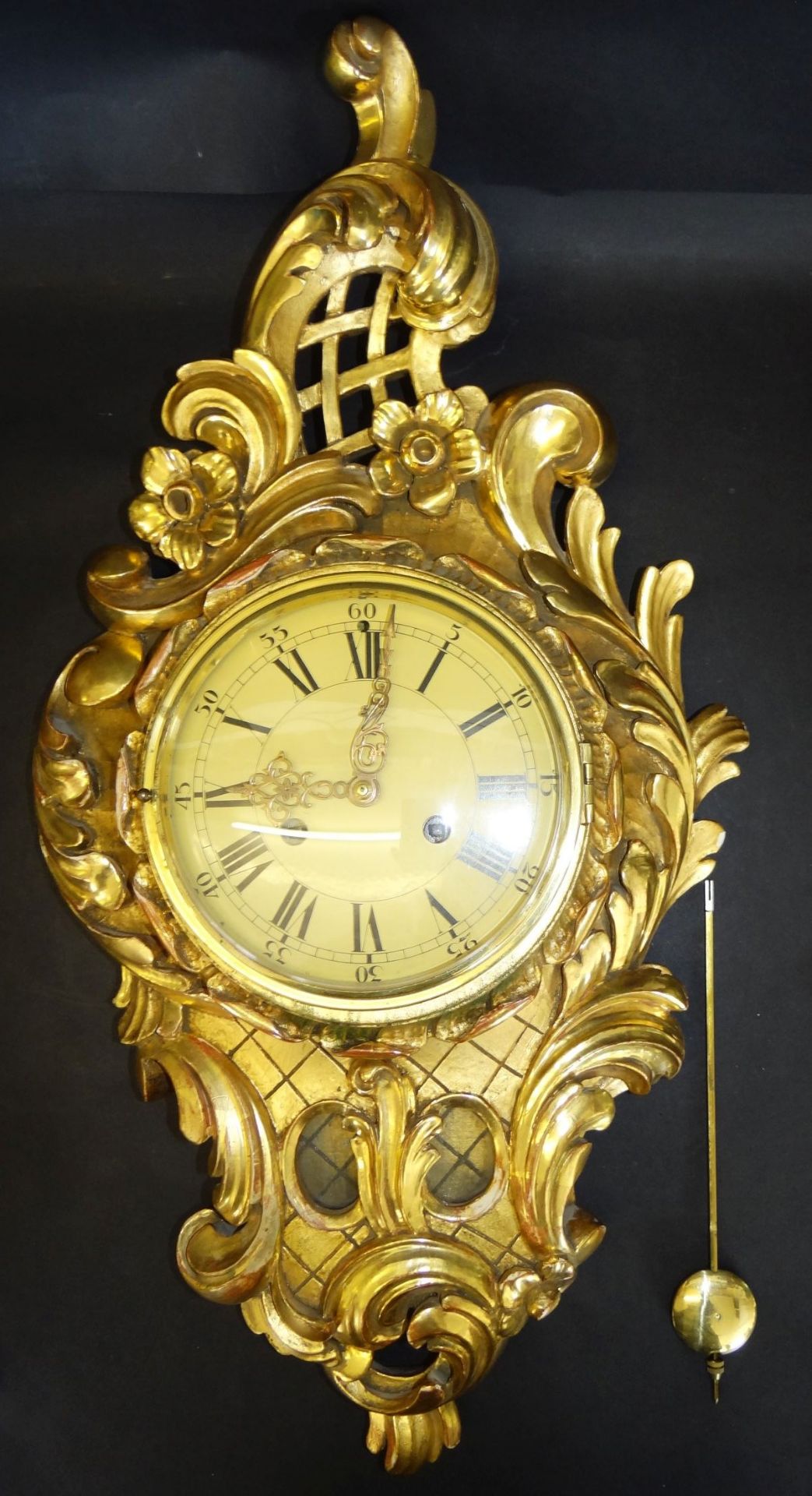 gr. Kartell-Uhr, Holz vergoldet, , H-62 cm, B-32 cm, guter Zustand, leider falsches , zu langes - Bild 2 aus 10