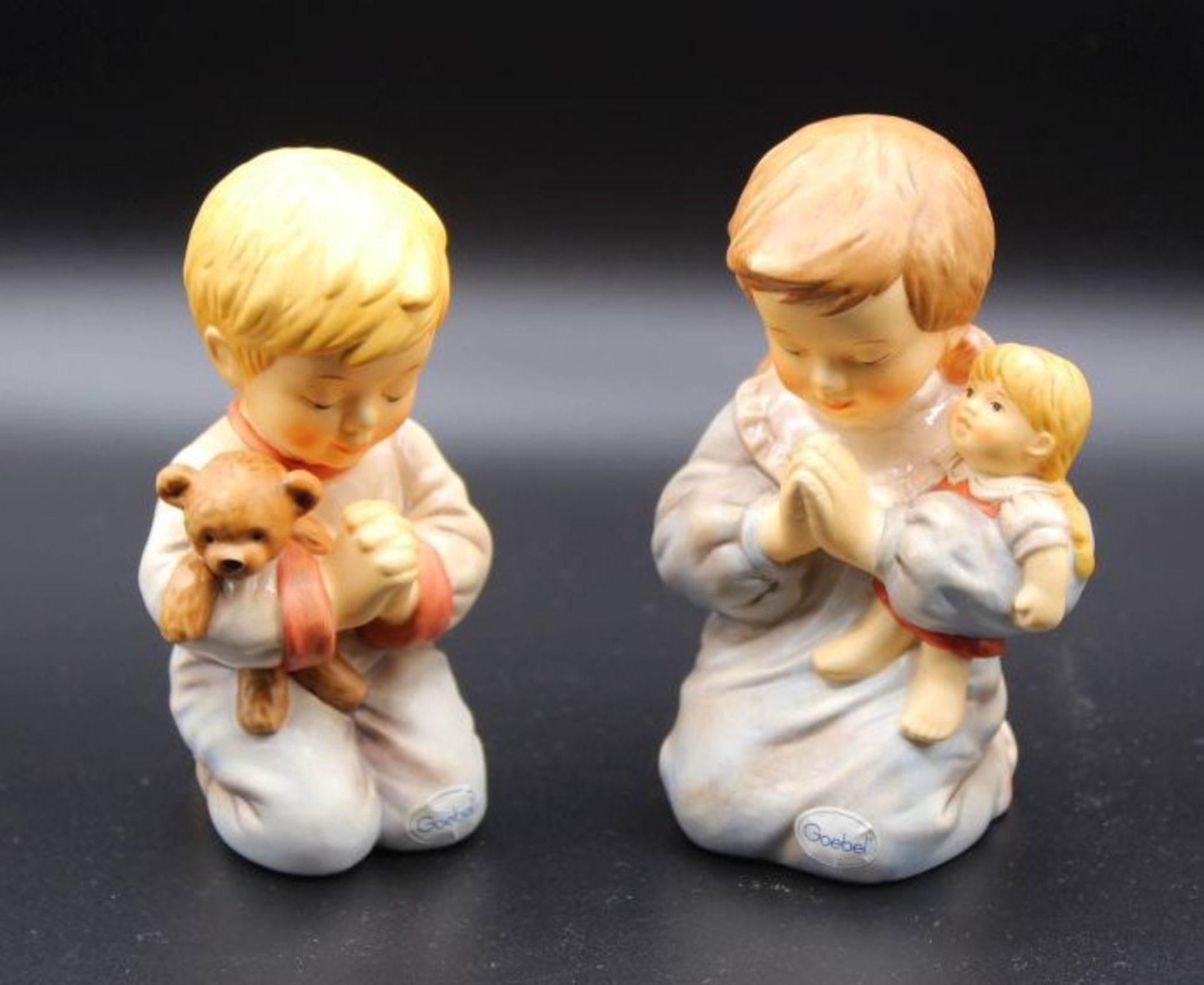 2x Goebel-Figuren, Kinder beim Nachtgebet, H-11cm.