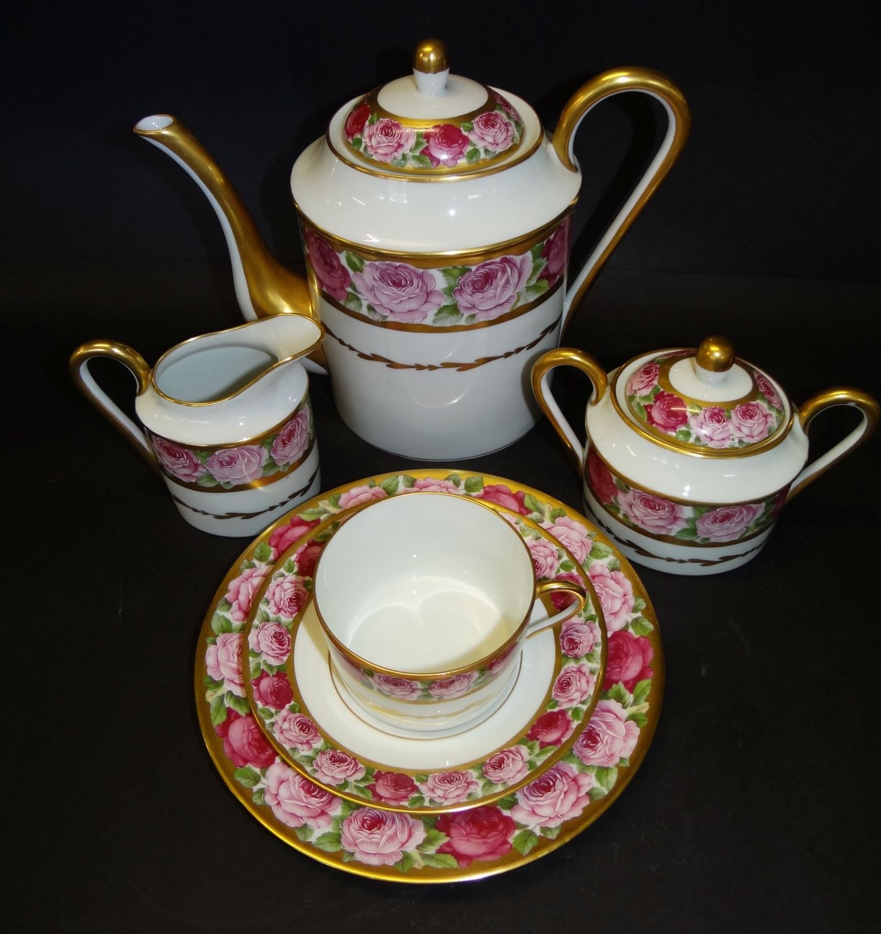 Teeservice "Limoges" mit Rosendekor, für 6 Personen, um 1900, 21 Teile, ein U.T. bestosse - Bild 4 aus 6