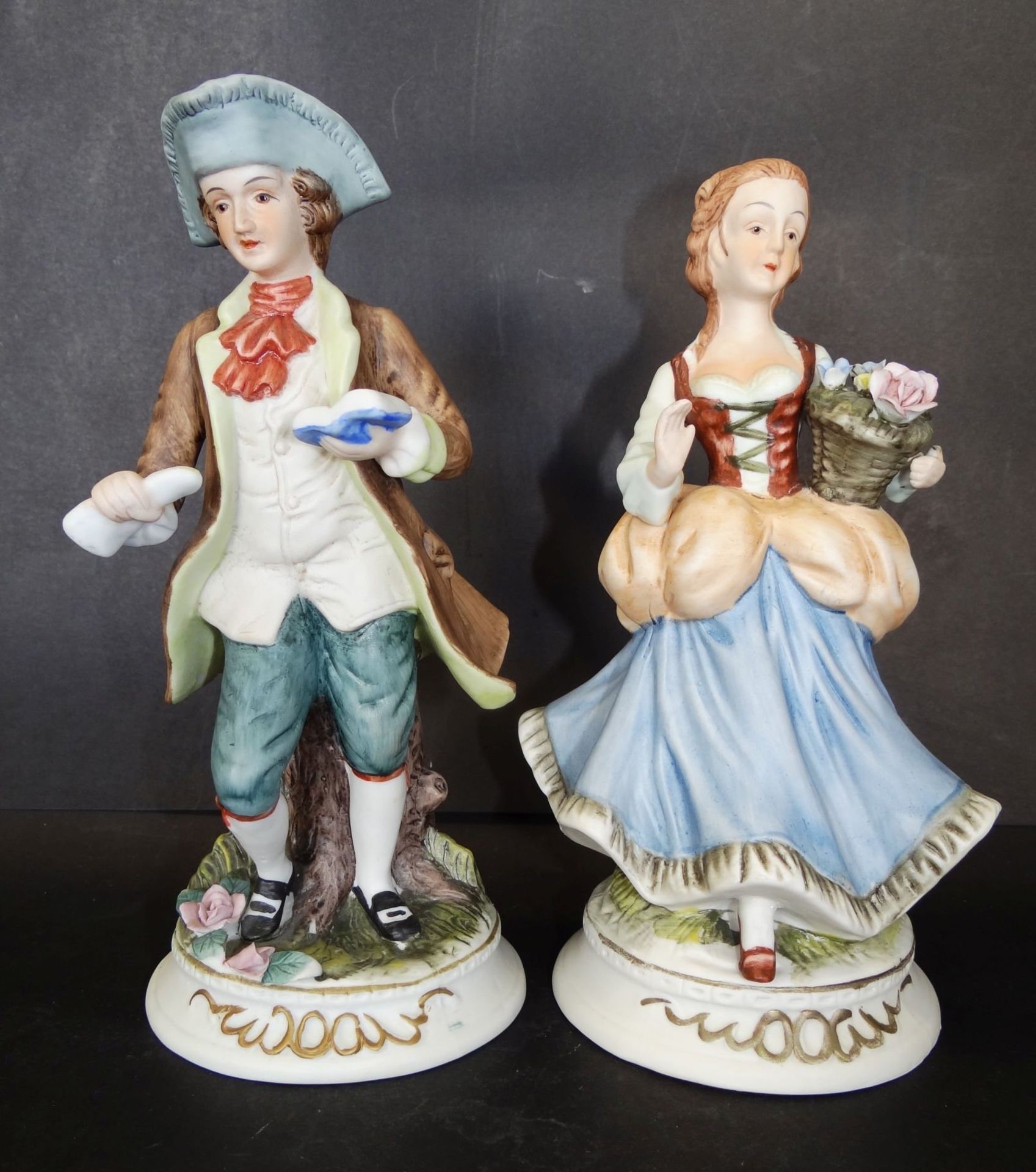 2x Bisquitporzellanfiguren "Junges Paar" bemalt, H-22 cm, Dame geklebt.