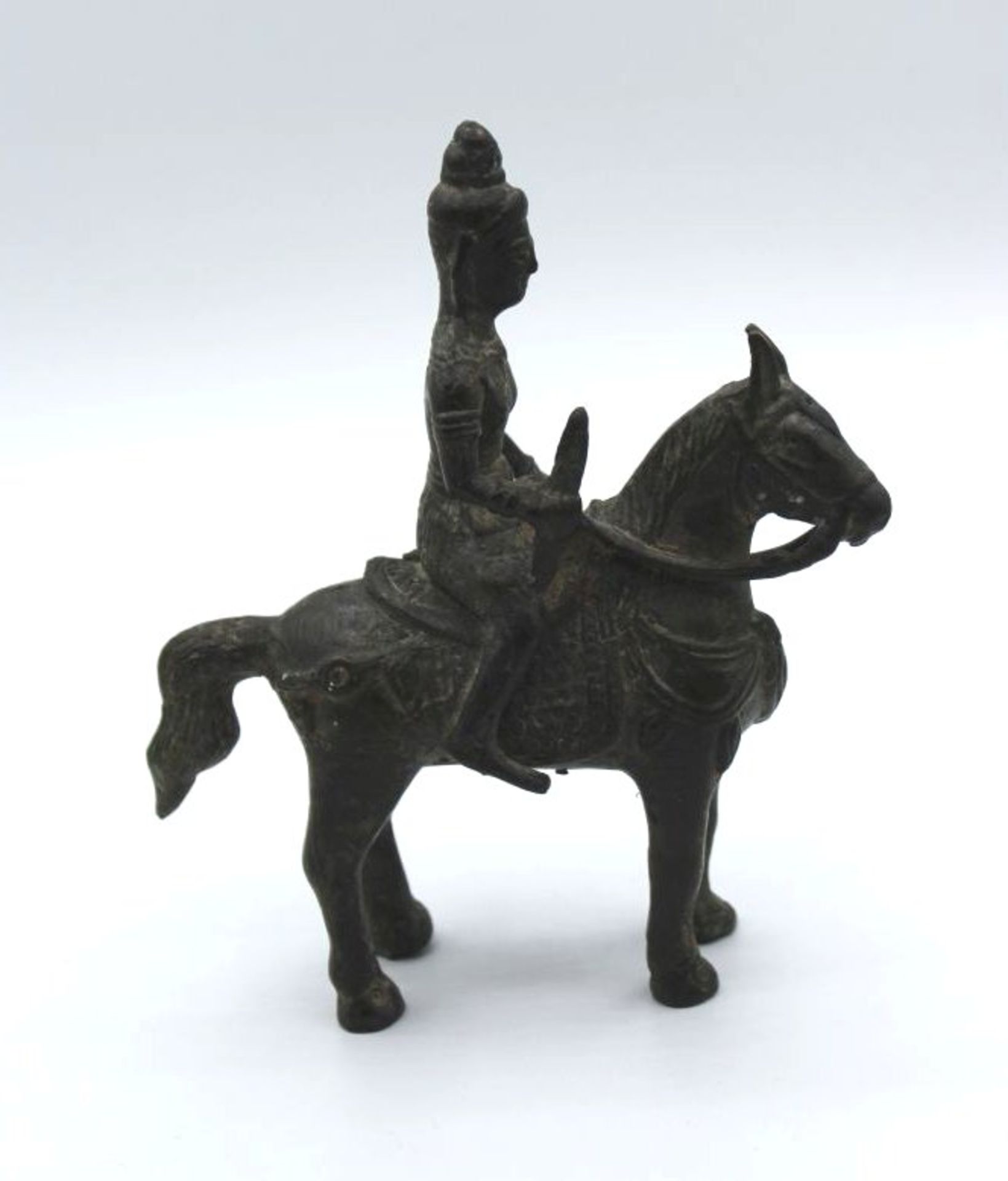 asiat. Gottheit zu Pferd, Bronze, H-16cm L-13cm. - Bild 2 aus 4