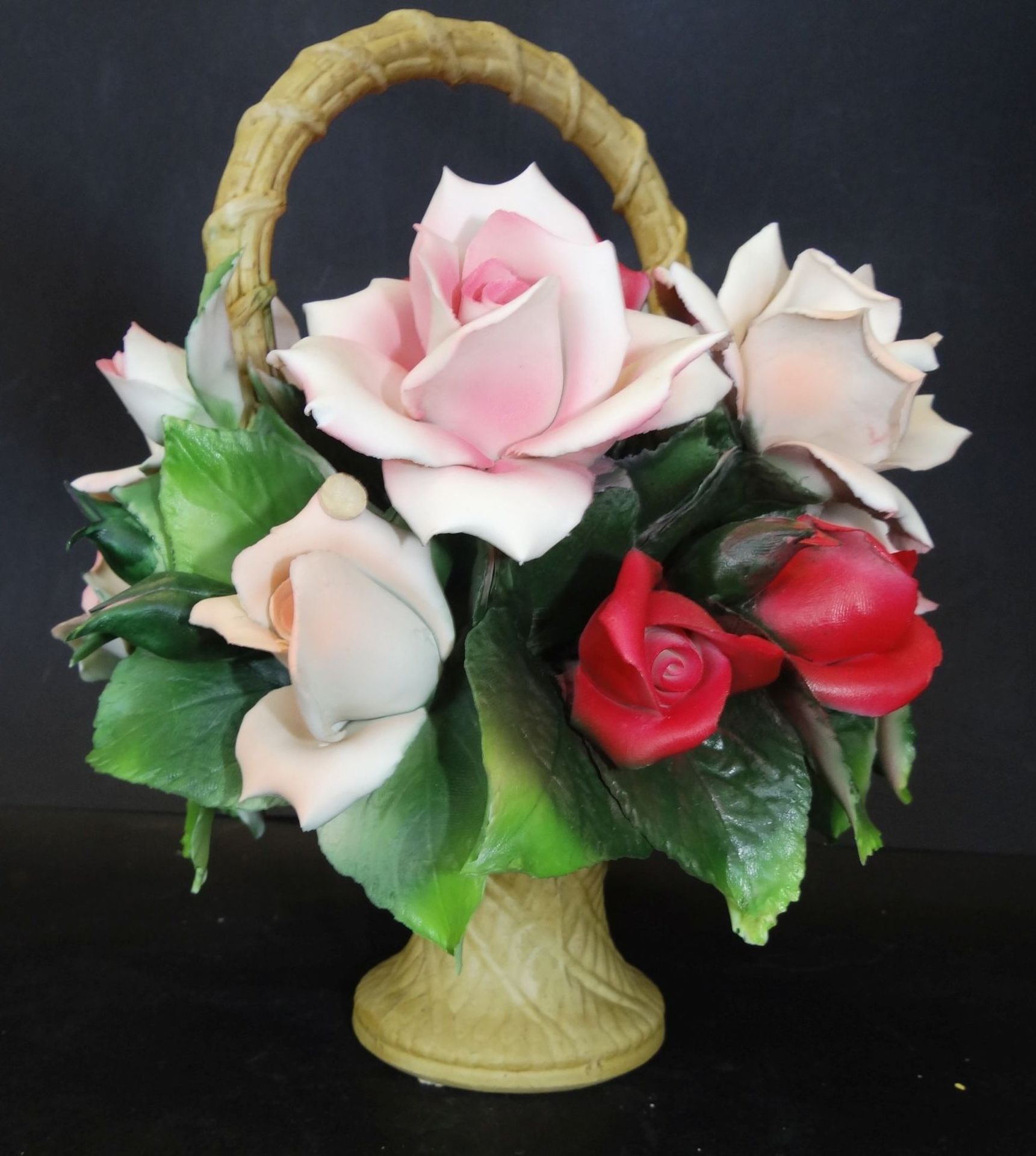 grosser Rosenkorb von Franklin Mint, 1992, als Tischdekoration,rote Rosen, H-24 cm, B-18cm, einige - Bild 3 aus 6