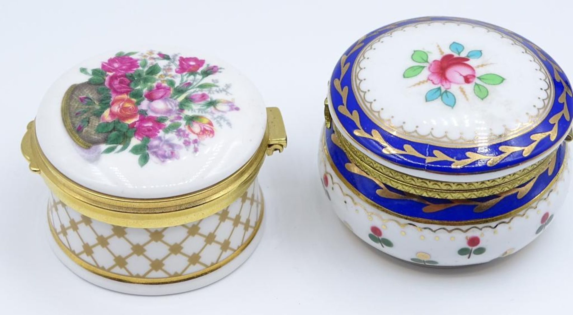 *Zwei Pillen Deckel Dosen,Falcon China und Schloss Marienburg,bemalt,d- 4,9 und 5,9cm, - Bild 2 aus 5