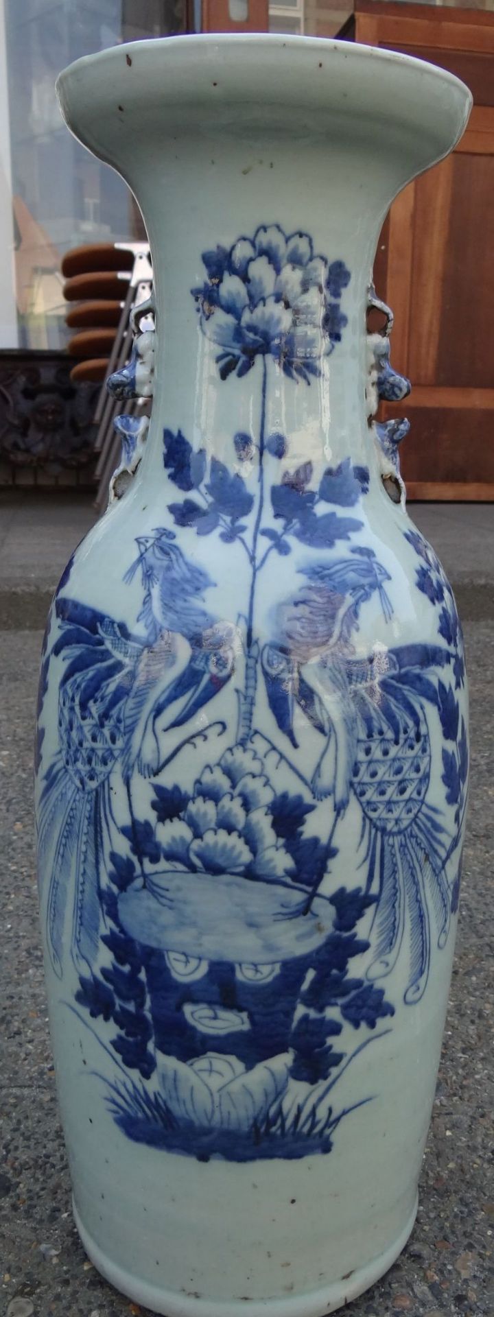 *hohe China-Vase mit Blaumalerei, älter, mehtrfach geklebt, Altrisse, H-58 cm, D-18 c - Bild 2 aus 8