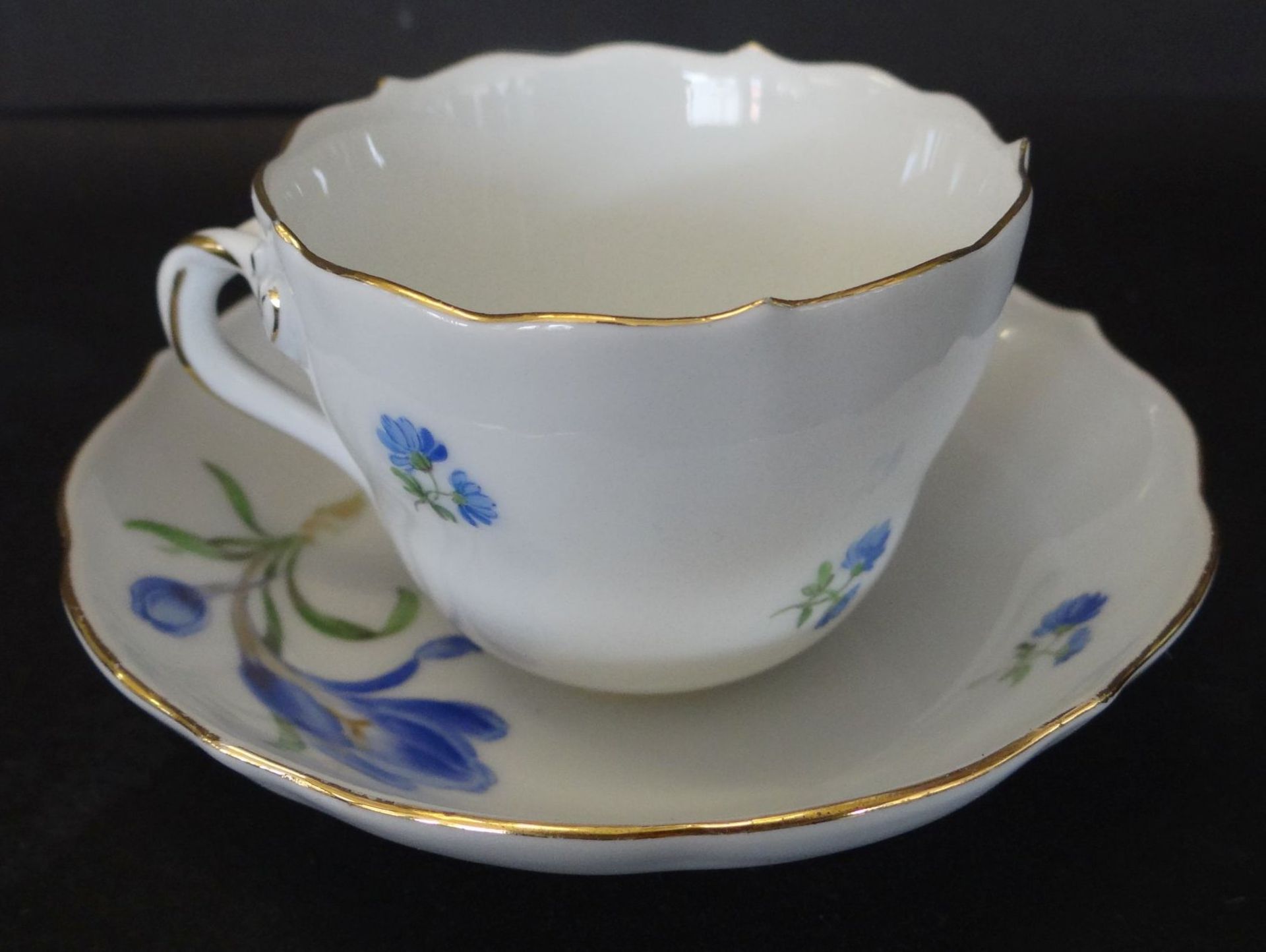 *Mocca-Tasse mit U.T., "Meissen" blaue Blumen - Bild 2 aus 4