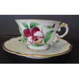 *Tasse mit U.T. "Rosenthal" Königsberg, handbemalt, Blumen,