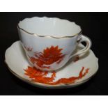 *Mocca-Tasse mit U.T., "Meissen" roter Drache, Schwerter durchschliffen