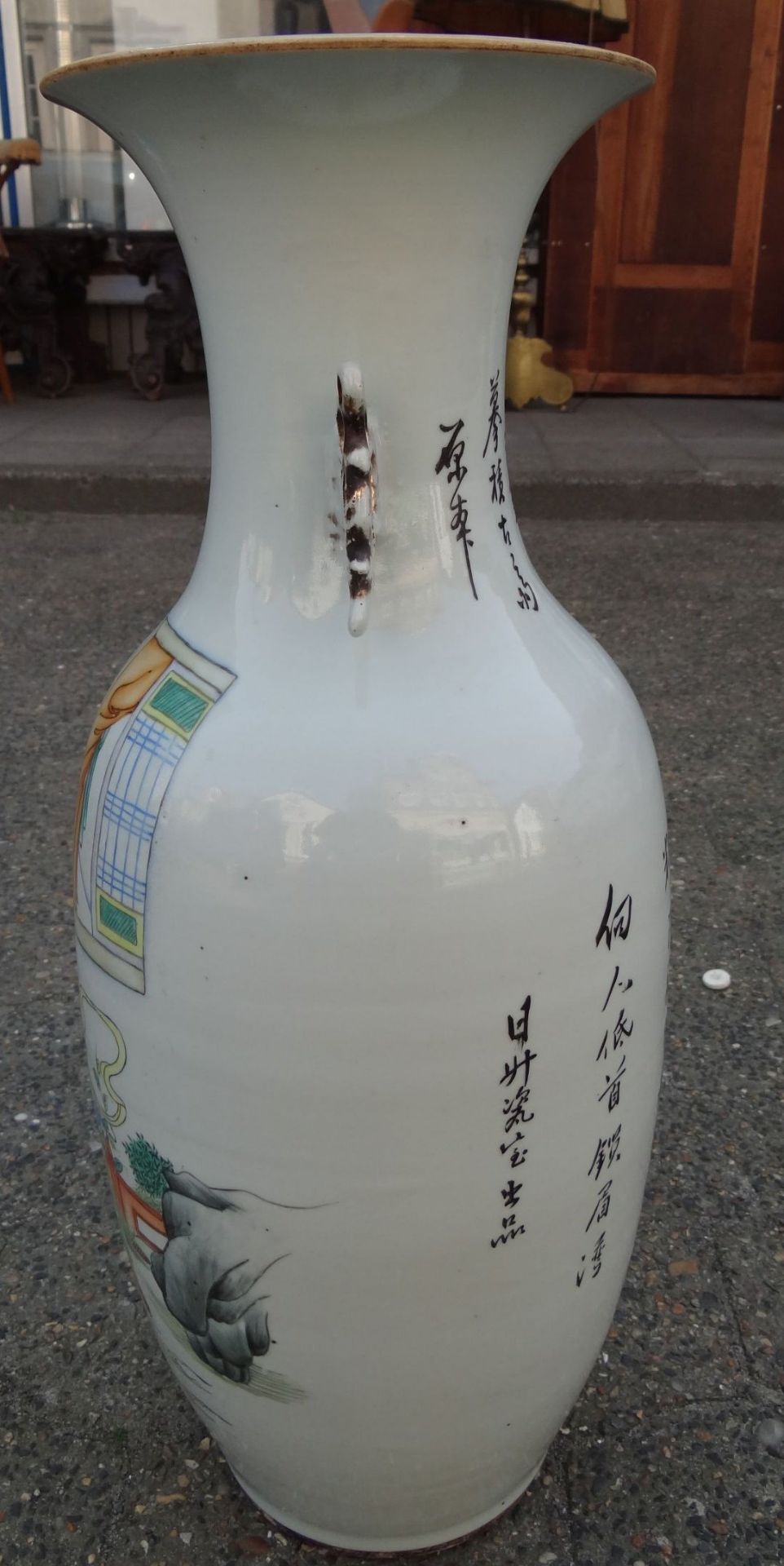 *hohe China-Vase mit figürlicher Malerei, älter, H-59 cm, D-19 cm, ein langer Spannungsri - Bild 4 aus 9