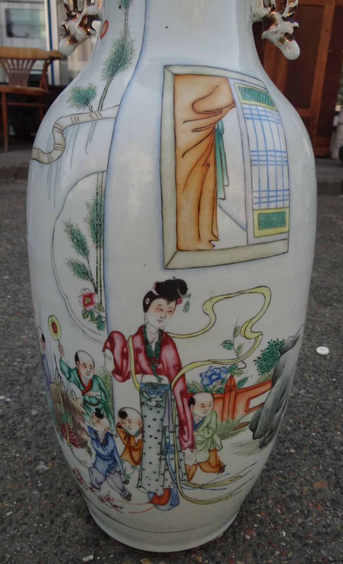 *hohe China-Vase mit figürlicher Malerei, älter, H-59 cm, D-19 cm, ein langer Spannungsri - Bild 3 aus 9