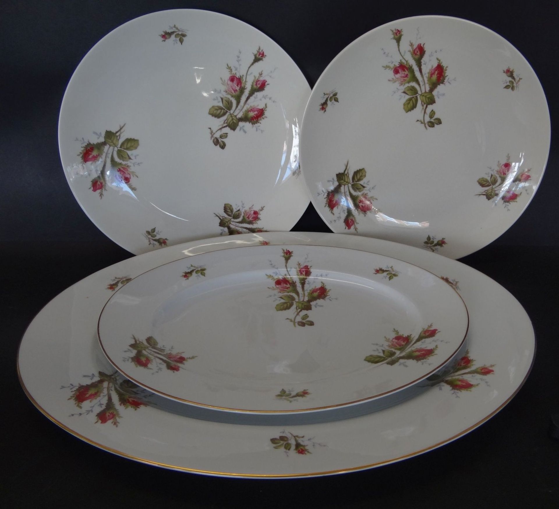 2 ovale Platten (44x33 und 32x24 cm) und 2 runde Teller (D-27 cm)"Rosenthal" Dekor Aida-Winifrid