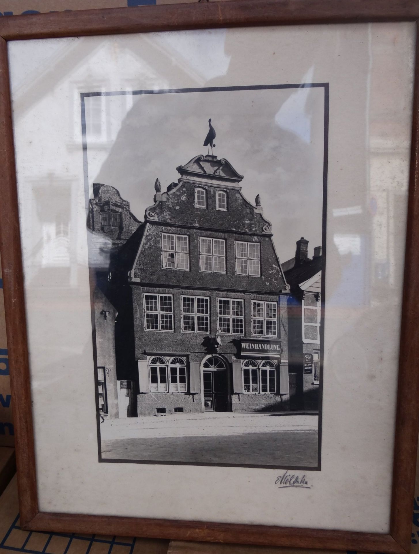 gerahmtes alte Foto vom Kranichhaus in Otterndorf, signiert Ernst Nöldeke jun., verso mit Widmung - Image 2 of 3