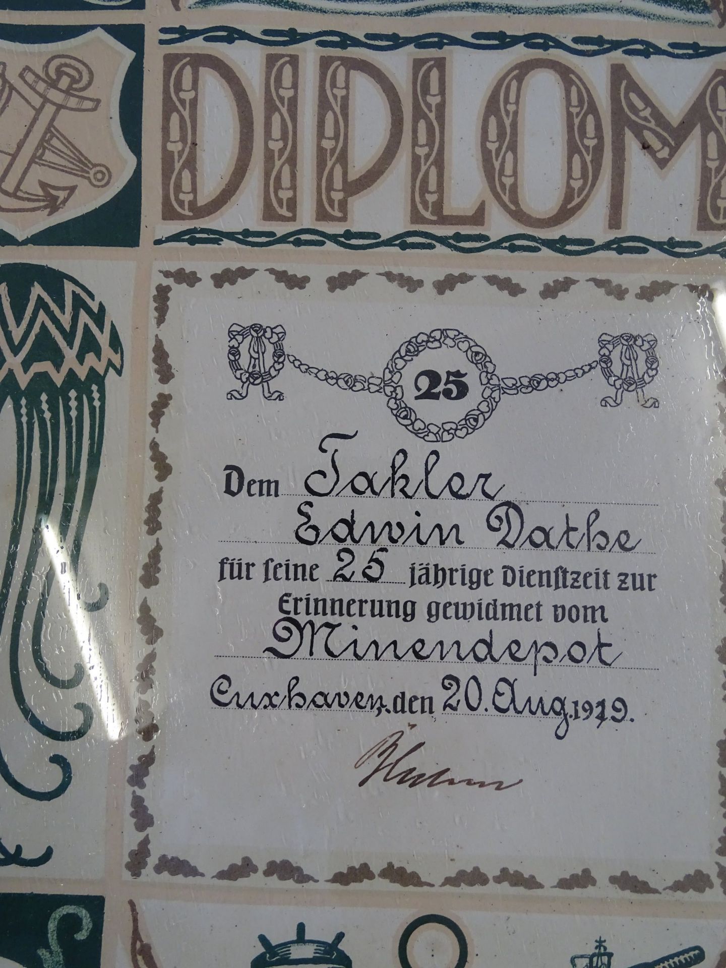 alte Urkunde für einen Takler, Marinedepot Cuxhaven 1929, Eicherahmen /Glas, RG 40x30 c - Image 3 of 3