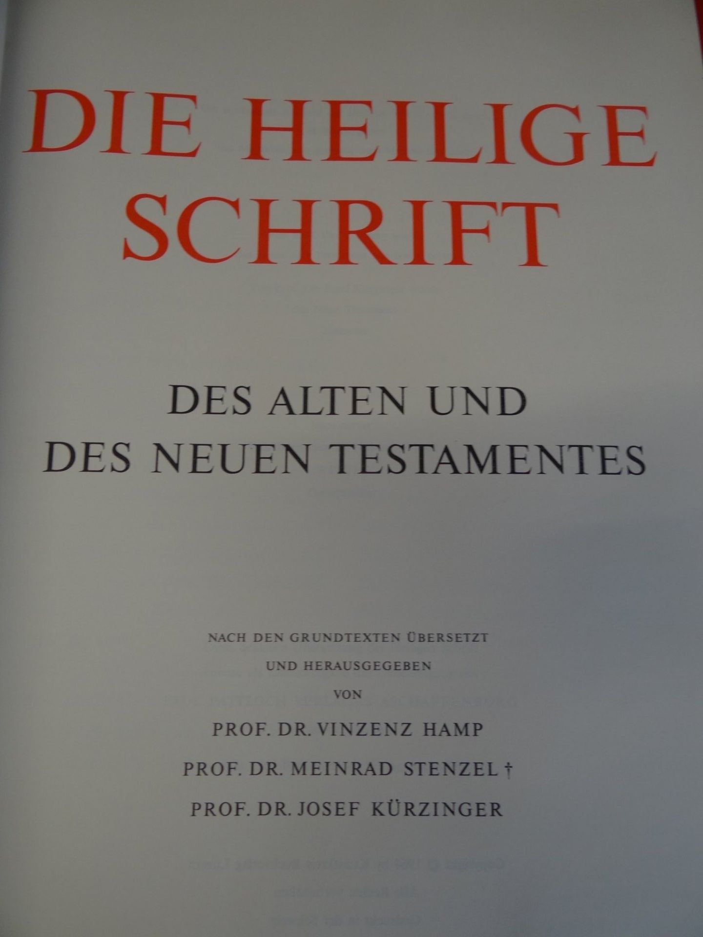"Die Heilige Schrift" in Schuber, 194, illustriert und mit Erläuterungen, Goldschnitt, sehr gut - Image 2 of 8